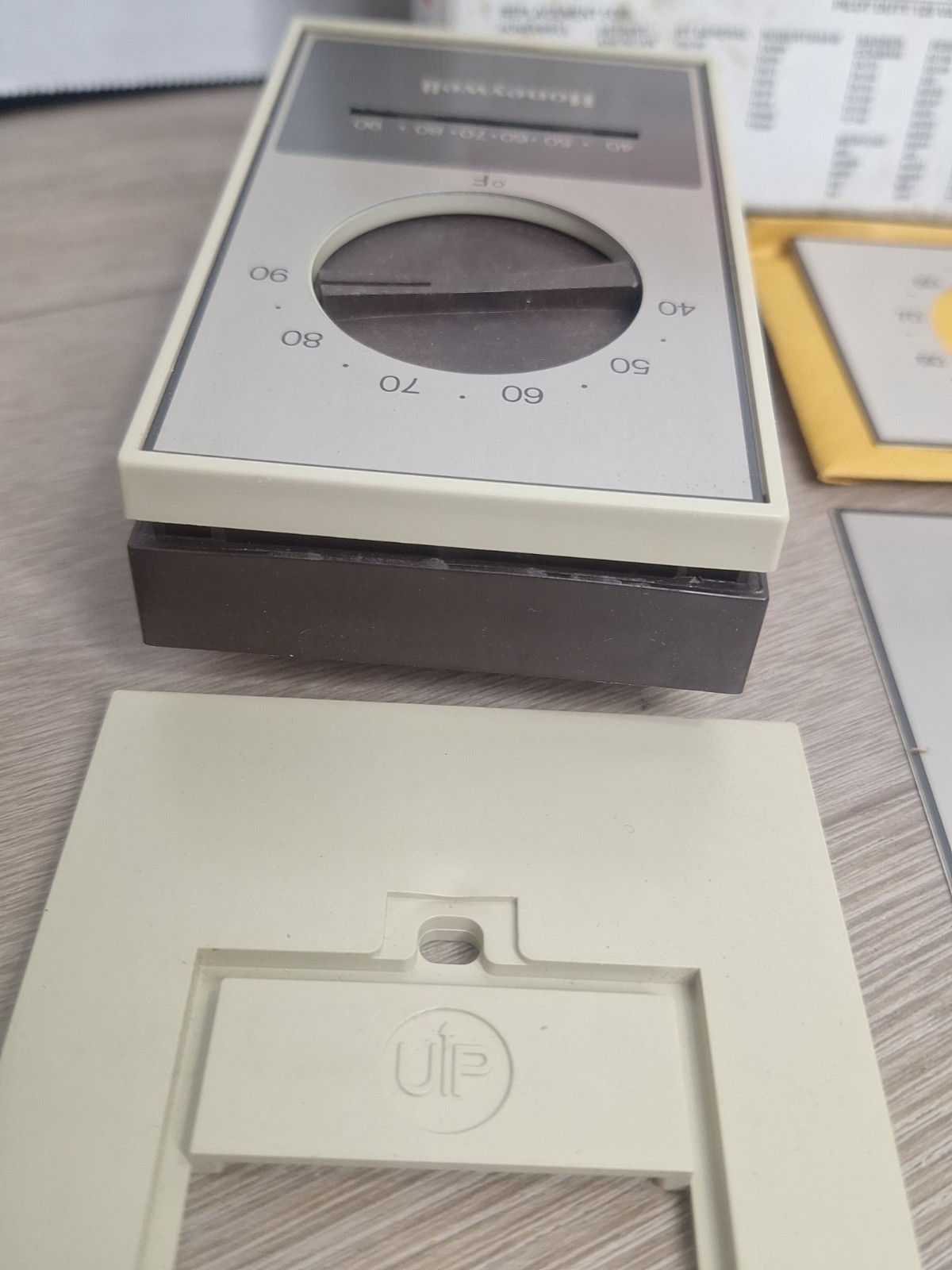 New Honeywell T651 A 2028 / T651A2028 Line Voltage Heat-Cool Thermostat
