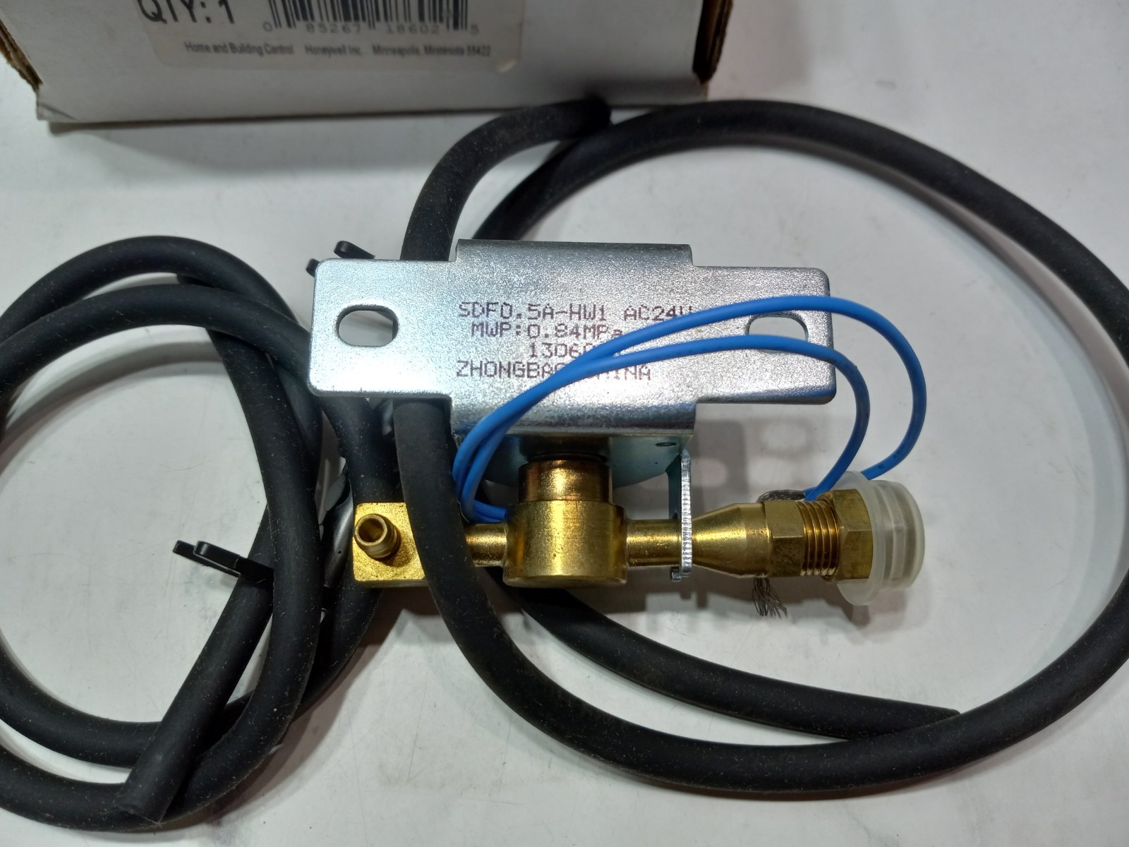 Honeywell 32001639-002 Solenoid Valve HE225 260 265 STRAINER & ORIFICE INCLUDED