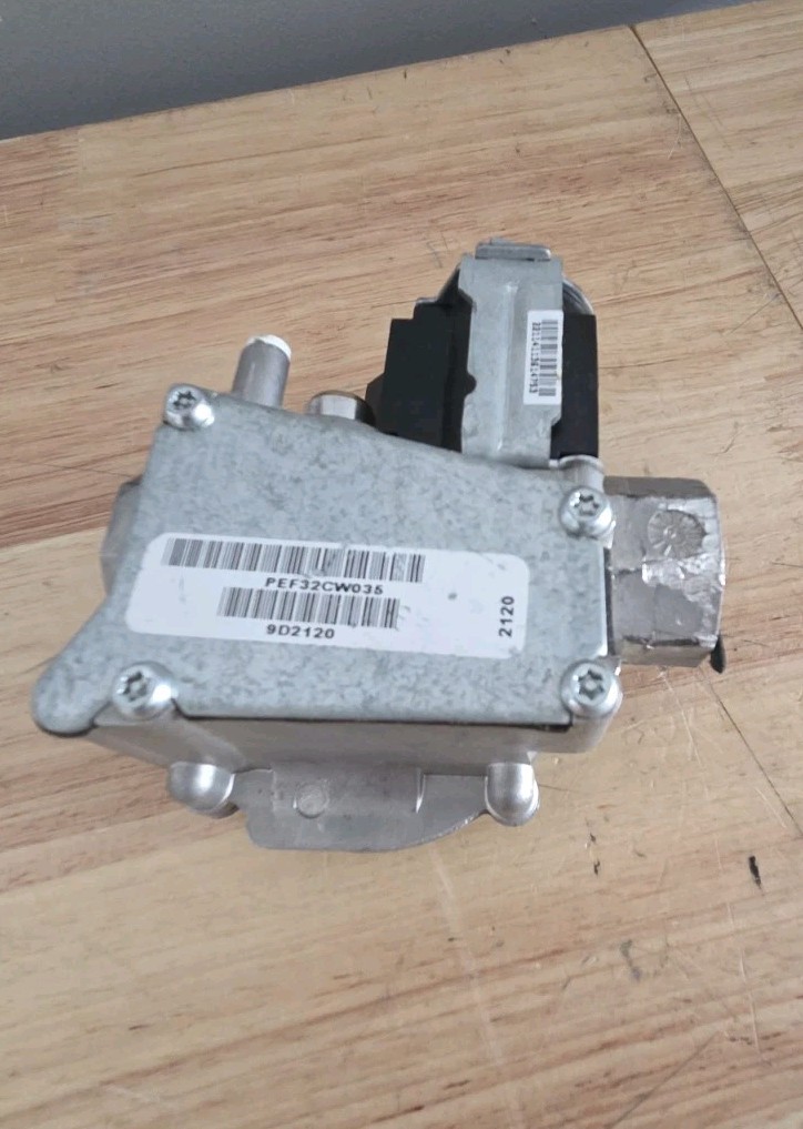White-Rodgers 36G22-510 Gas Valve 24V 50/60 Hz .280A Max Press 1/2 Psi USED