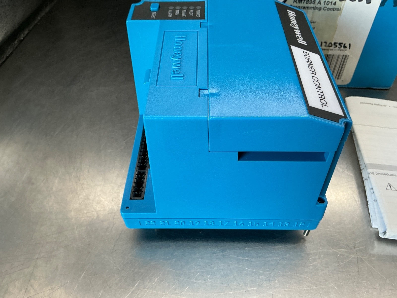 Honeywell RM7895 A 1014 On-Off Primary Burner Control