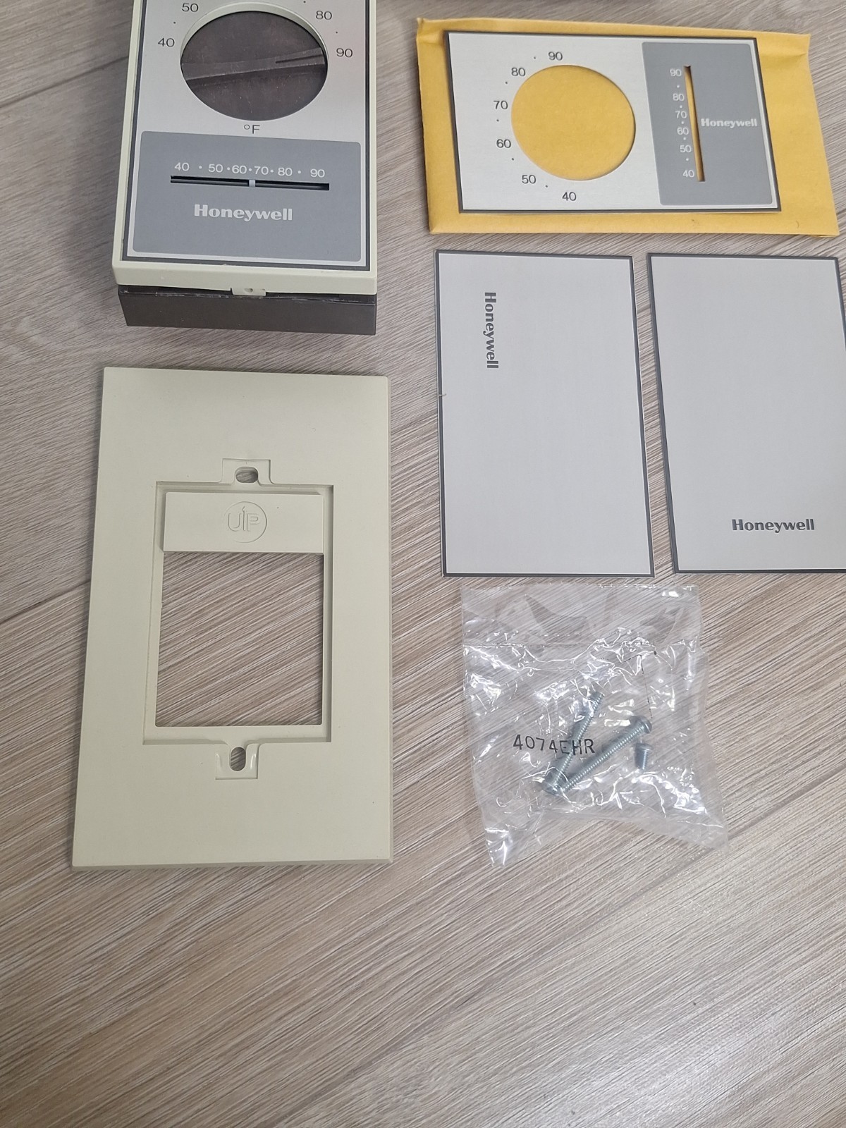 New Honeywell T651 A 2028 / T651A2028 Line Voltage Heat-Cool Thermostat