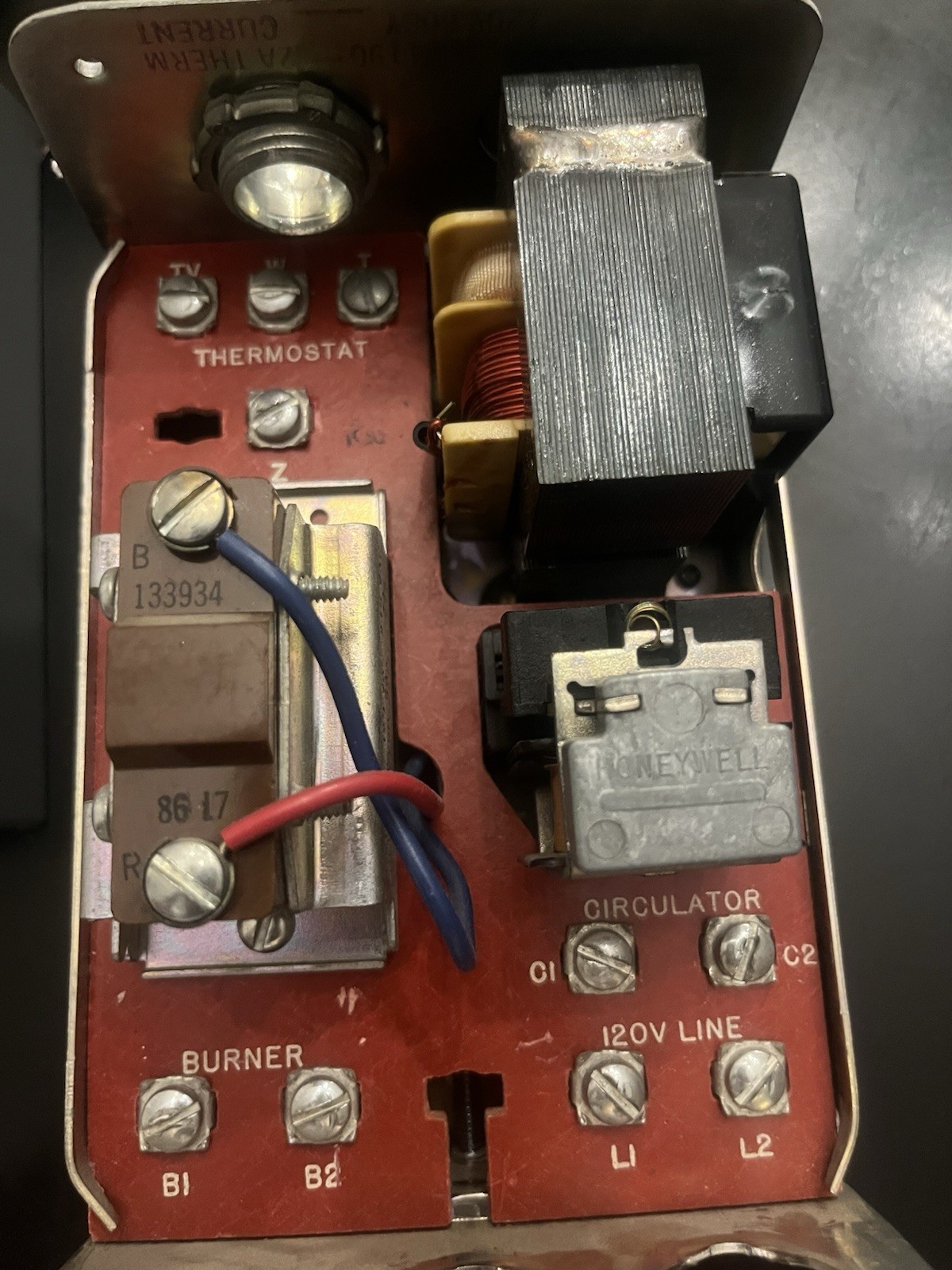 Honeywell/Resideo L8148J1009 Aquastat Relay. (Not Tested)