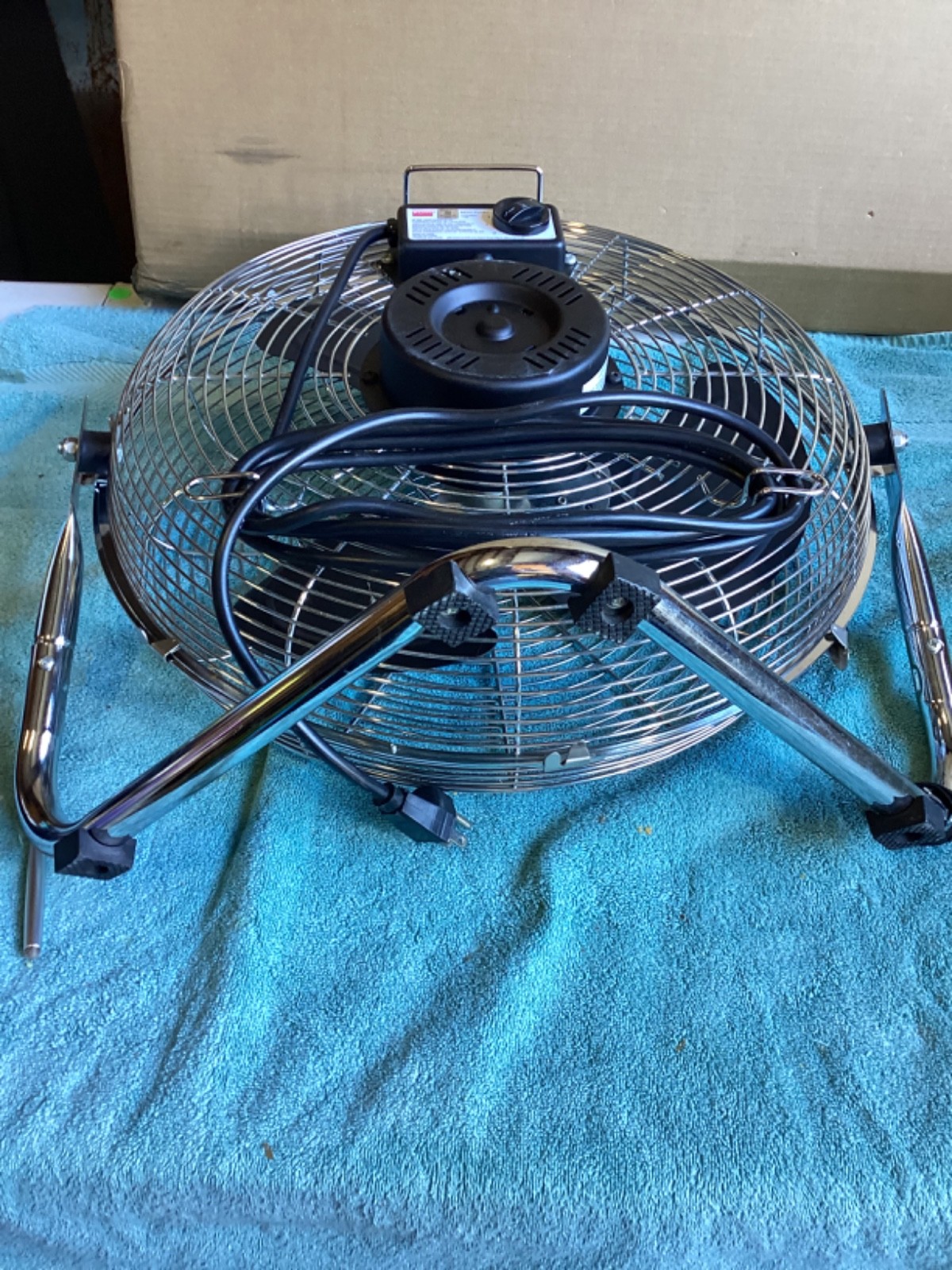 Dayton 2Ly91 Industrial Fan Free Standing 16” In Excellent Condition