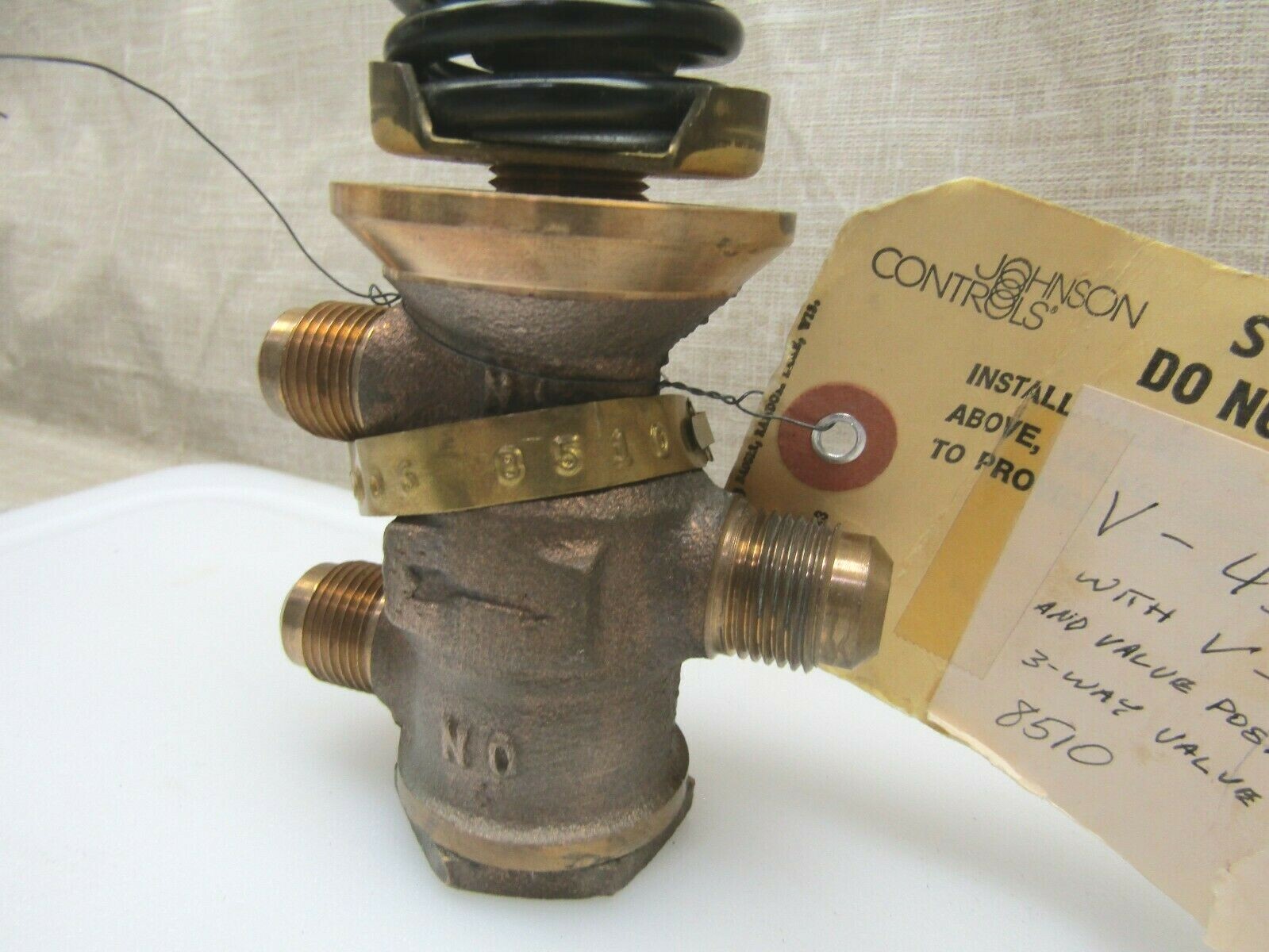 Johnson Controls V-4332-1006 Pneumatic Flare 3 Way Mixing Valve
