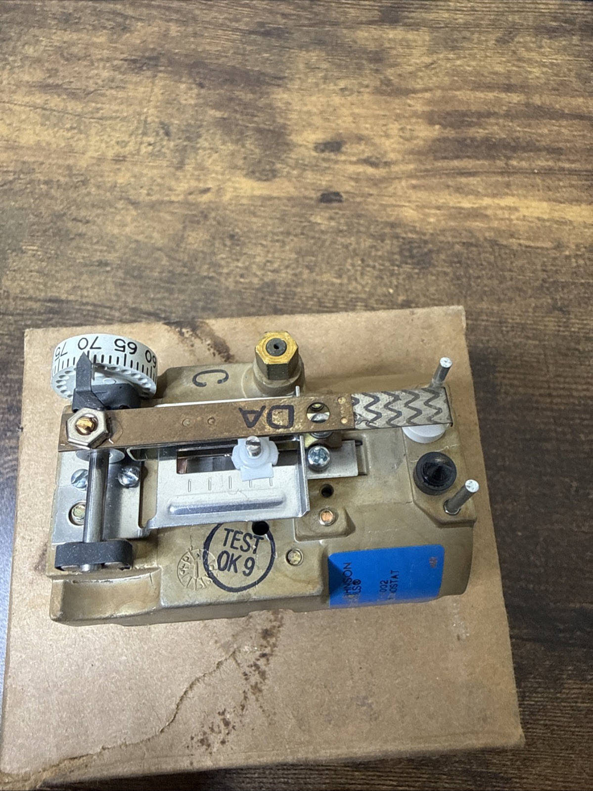 Johnson Controls T-4002-201 Direct-Acting Single Temperature Thermostat