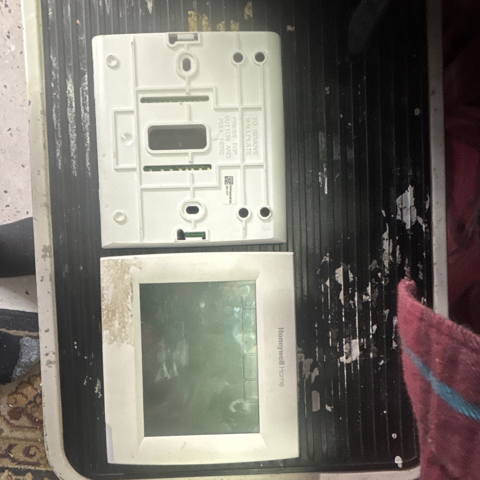 Honeywell Home TH8321WF1001 Wi-Fi 7-Day Touchscreen Thermostat