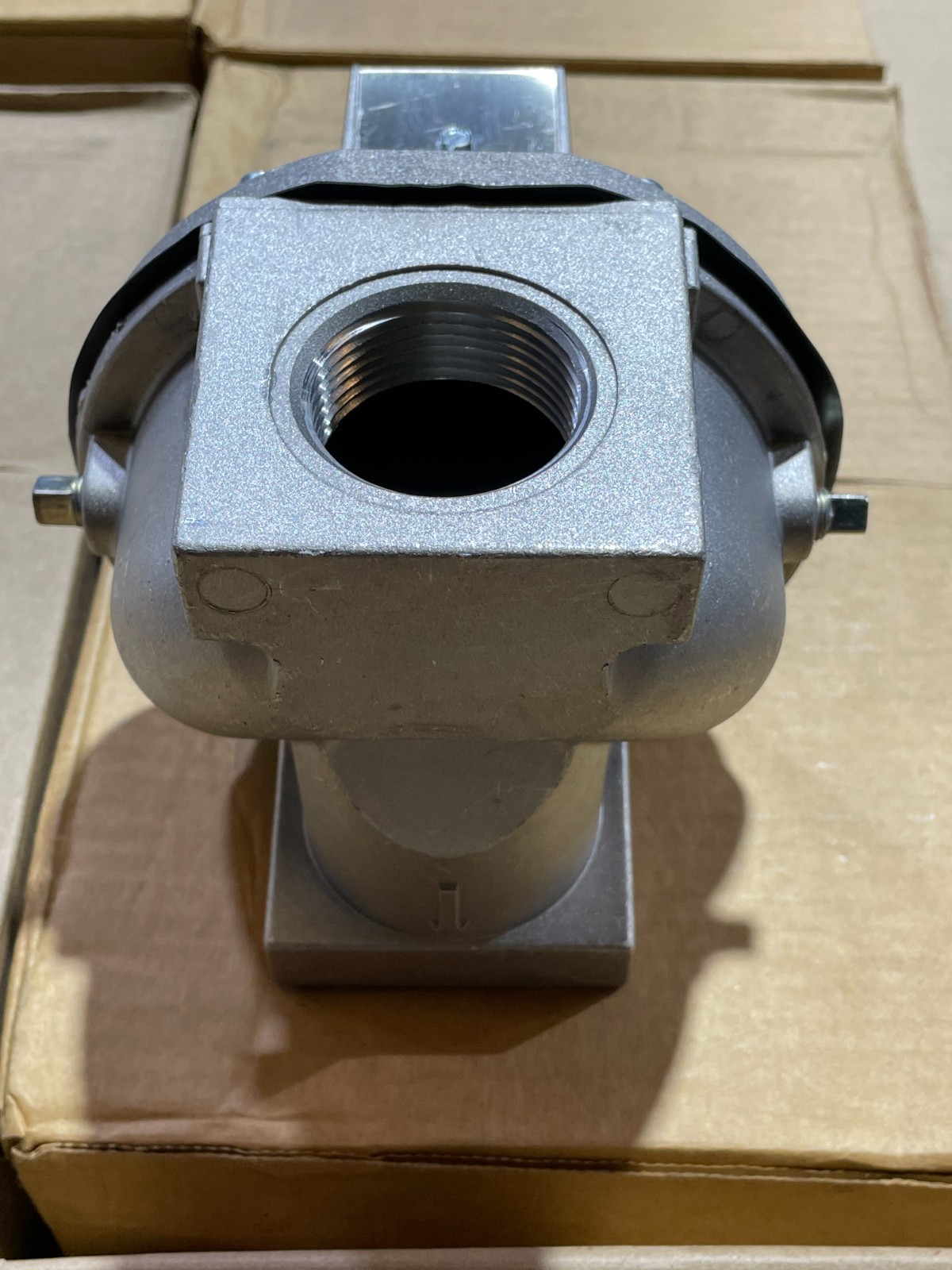 Honeywell V88A-1683-3 Diaphragm Gas Valve 24V, .62AMP, 1 1/4″ NPT 1PSI New/Open