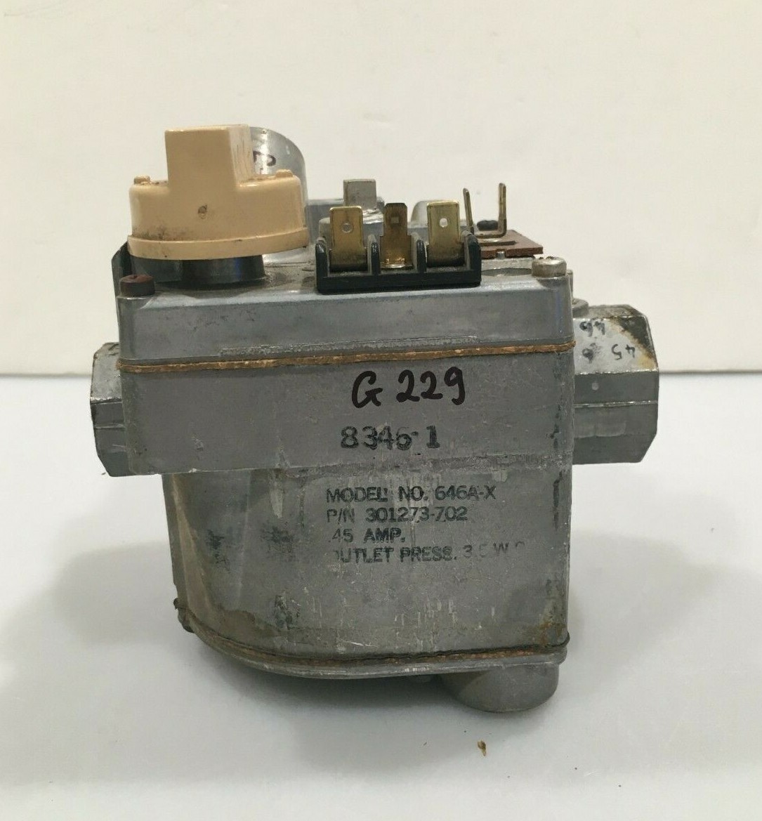 Carrier Bryant Payne Gas Valve 301273-702 Robertshaw 646A-X used #G229