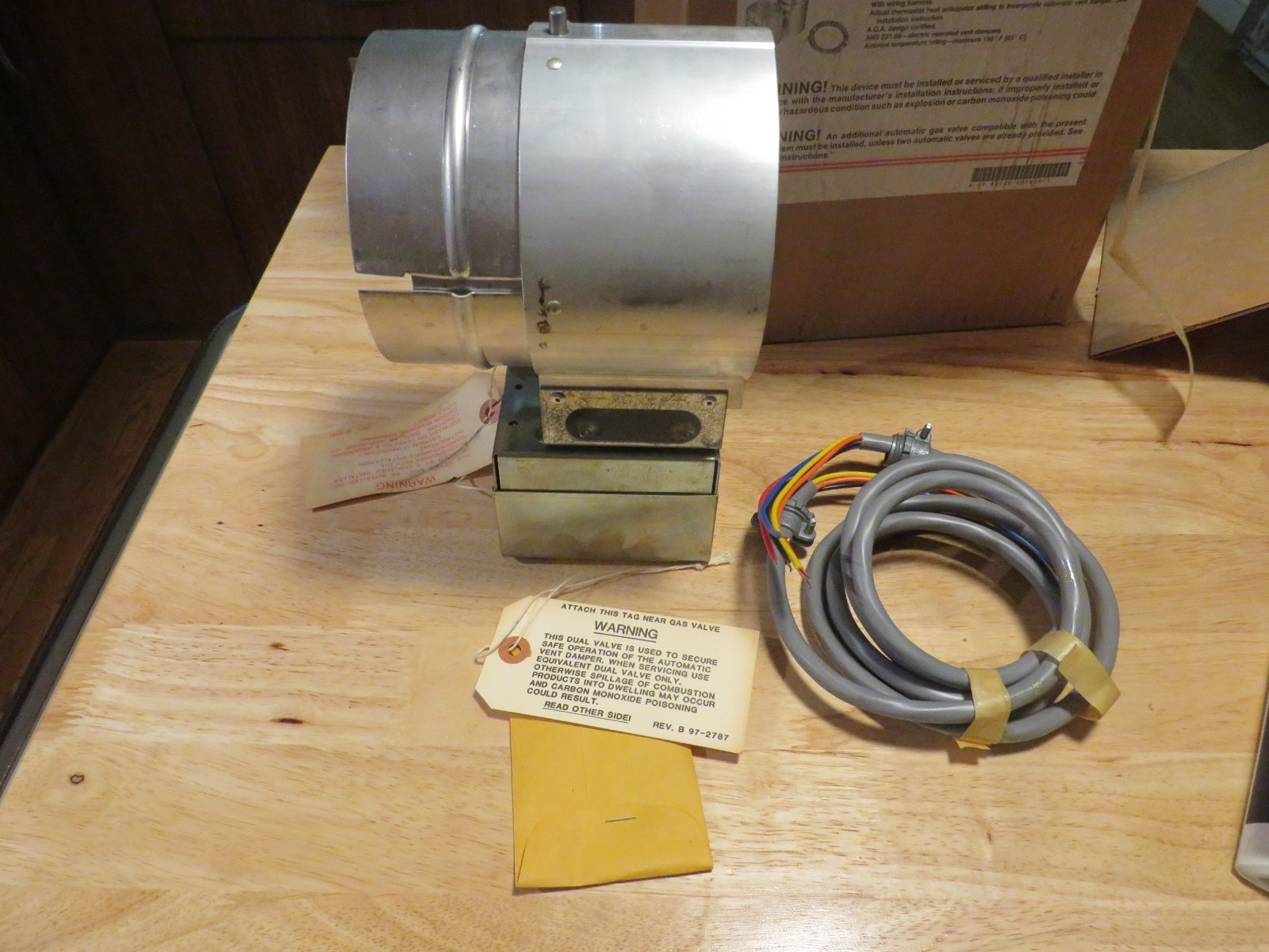 Honeywell D80B 1011 New 5″ 24V AUTOMATIC ROUND DAMPER NOS NEW! LOOK!