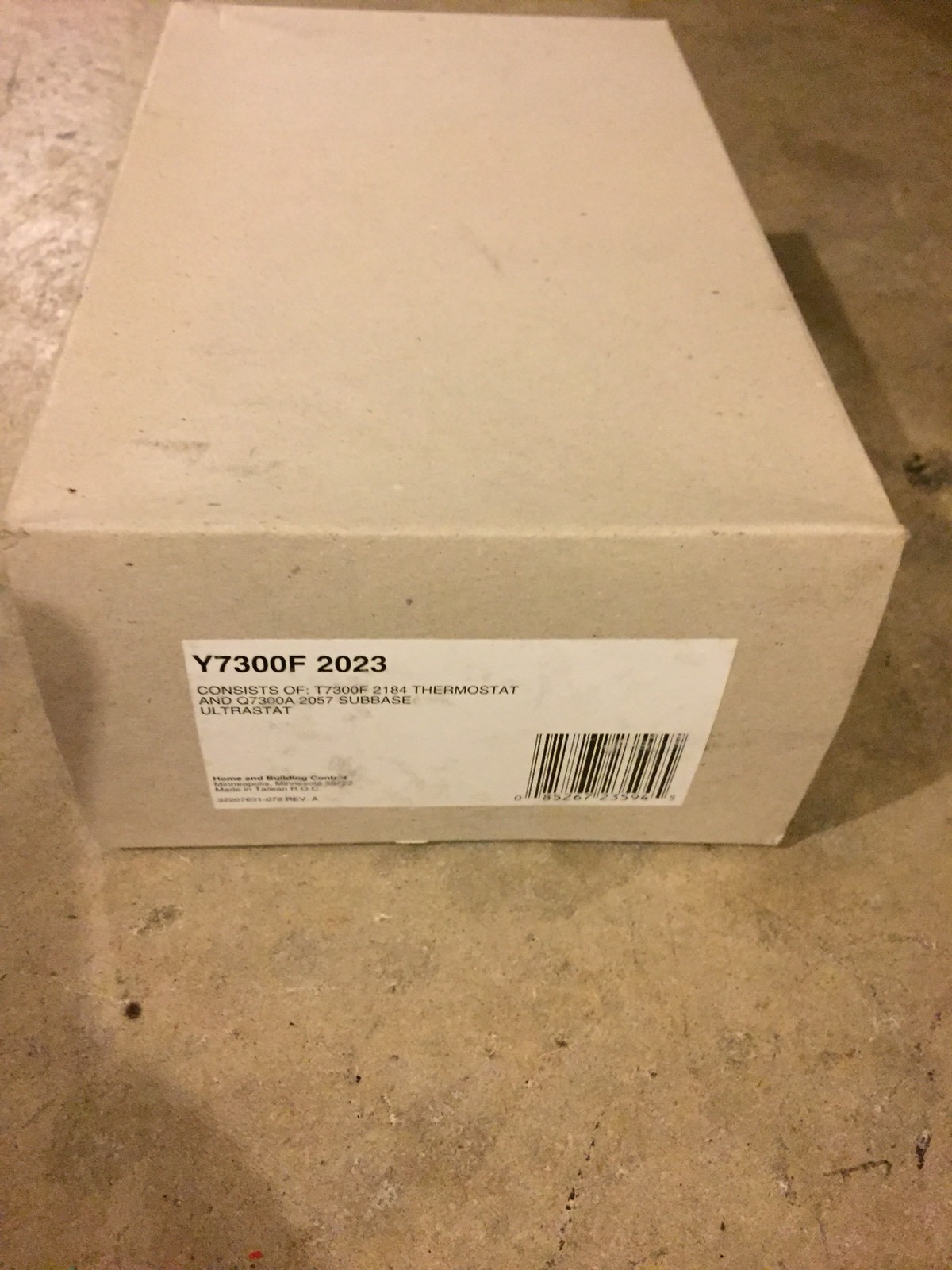 Honeywell Y7300F 2023 Thermostat Ultrastat & Base **NEW**