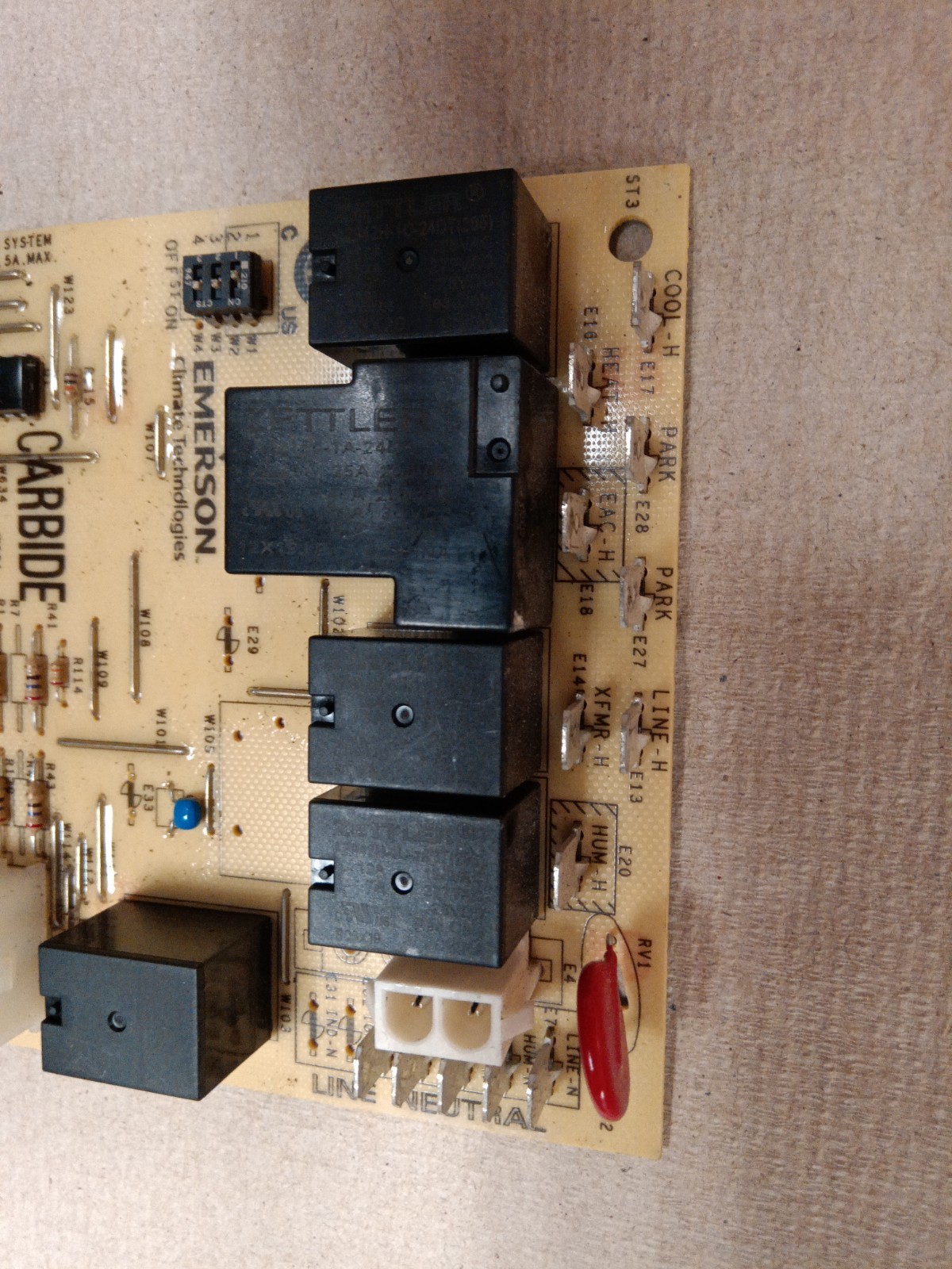 Goodman PCBBF117 50A55-288-05 Furnace Control Board USED / INSPECTED