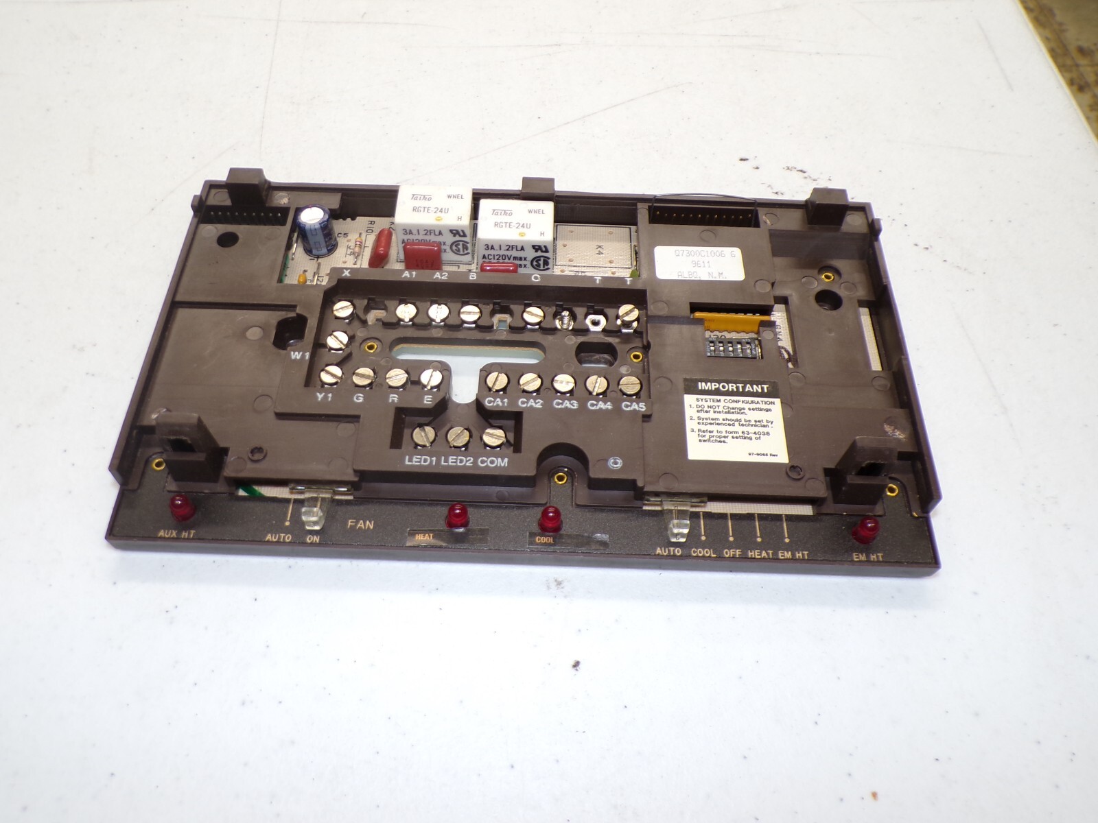 Q7300C1006-HONE HONEYWELL SUBBASE HT/E HT/OFF/CL/AU 1STG