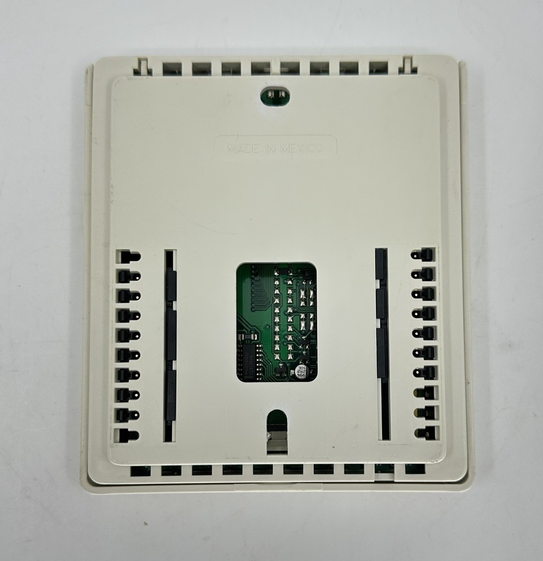 Robertshaw 300-203 Digital Thermostat 24Vac Auto Changeover