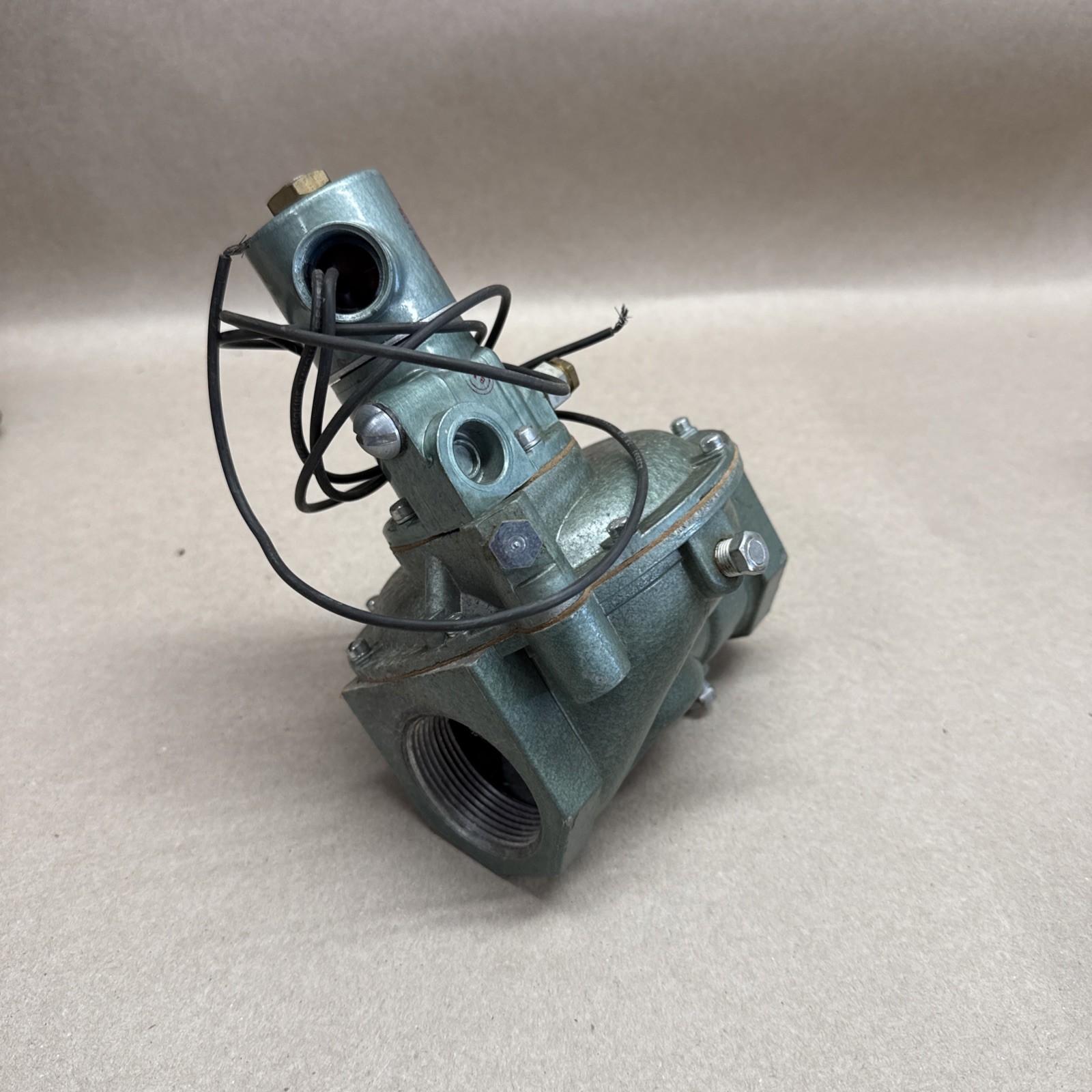 ITT B50DF182A112 Electric Diaphragm 1-1/2″ inch gas valve 110V coil NOS