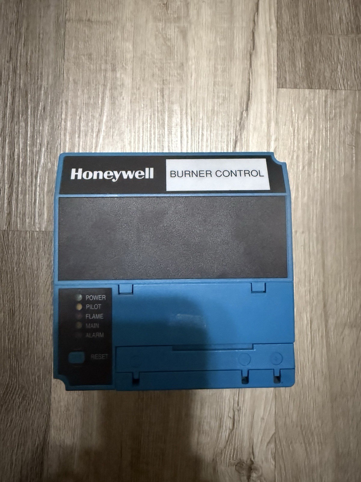 Honeywell RM7895A1014 withQ7800A1005 chassis BURNERCONTROL. 5E-16