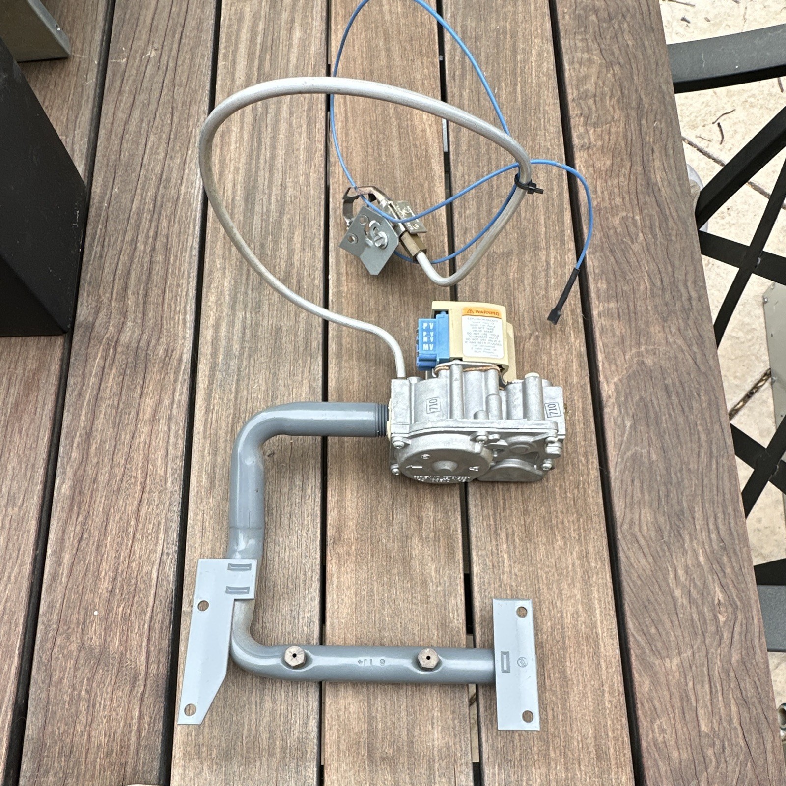 Honeywell Gas Valve VR8204M 1075 24V 60Hz for Central Furnace