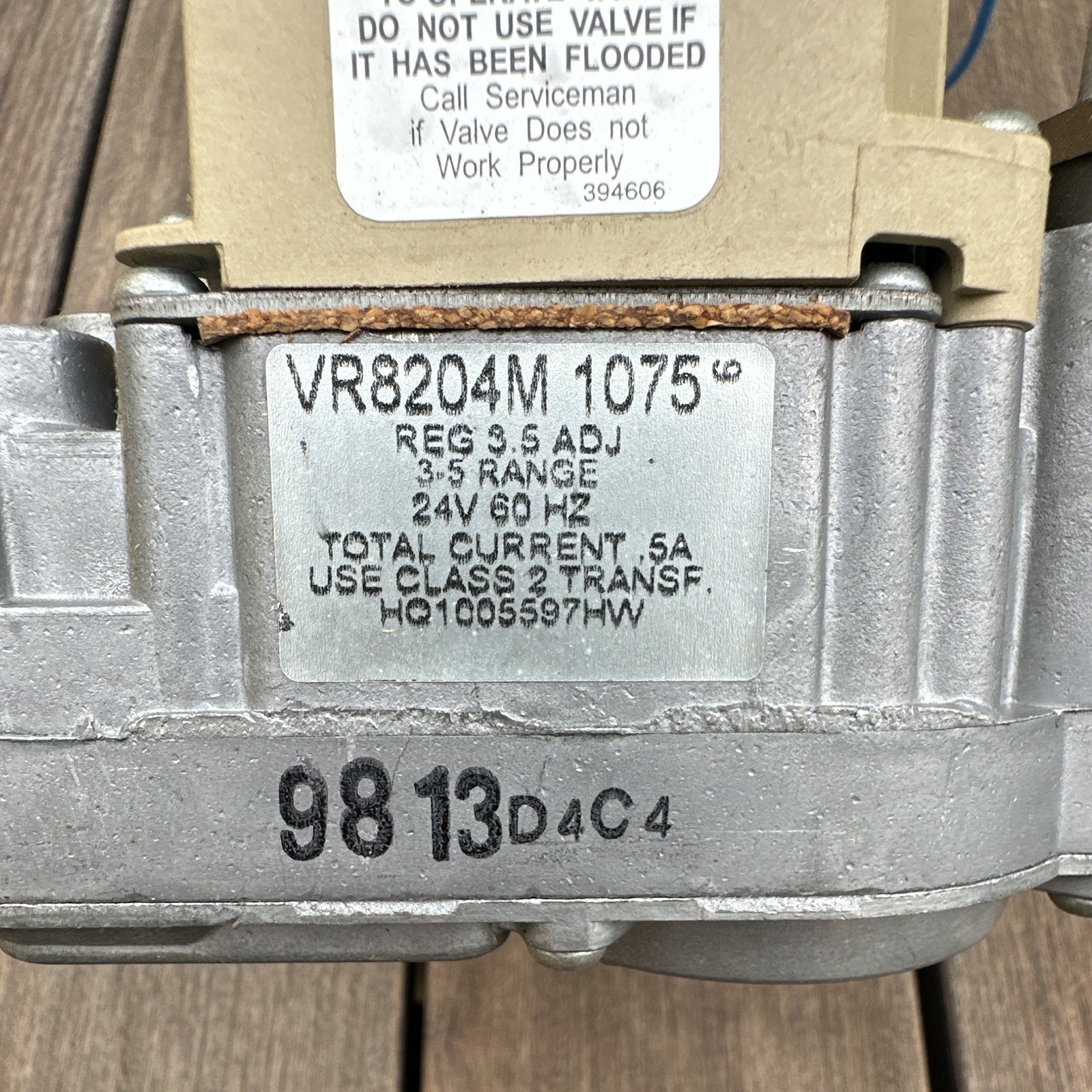 Honeywell Gas Valve VR8204M 1075 24V 60Hz for Central Furnace