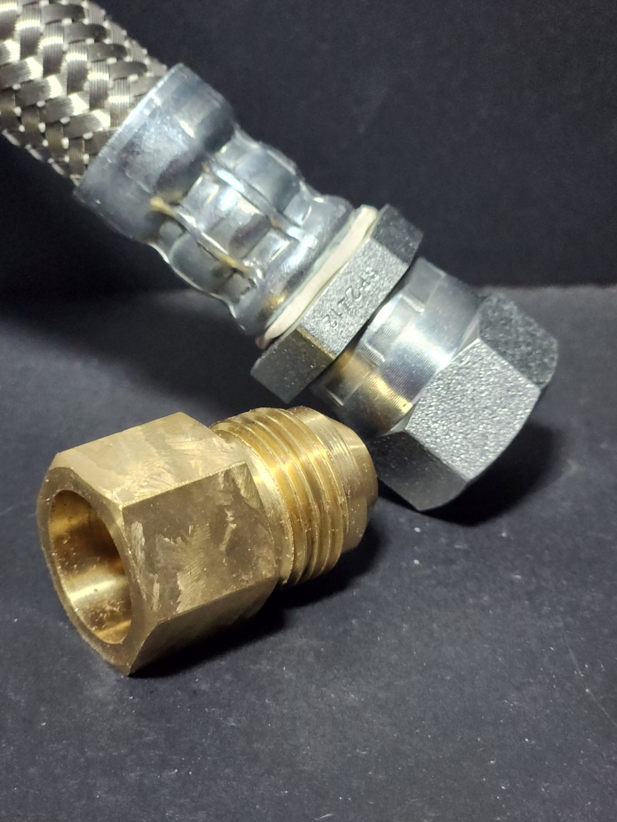 1/2″ Chamflex 18″ Fixed M NPT x F JIC Swivel with 5/8 ID Female Sweat Adapter