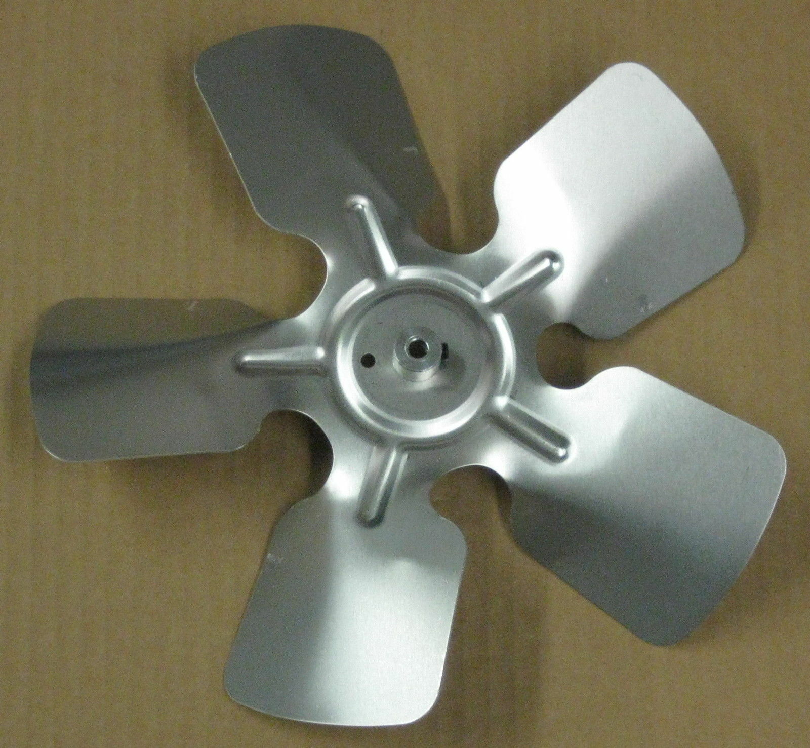 A63479 Metal Fan Blade 10″ Diameter 5 Blades 1/4″ Bore Hub CW 28 Degree Prop