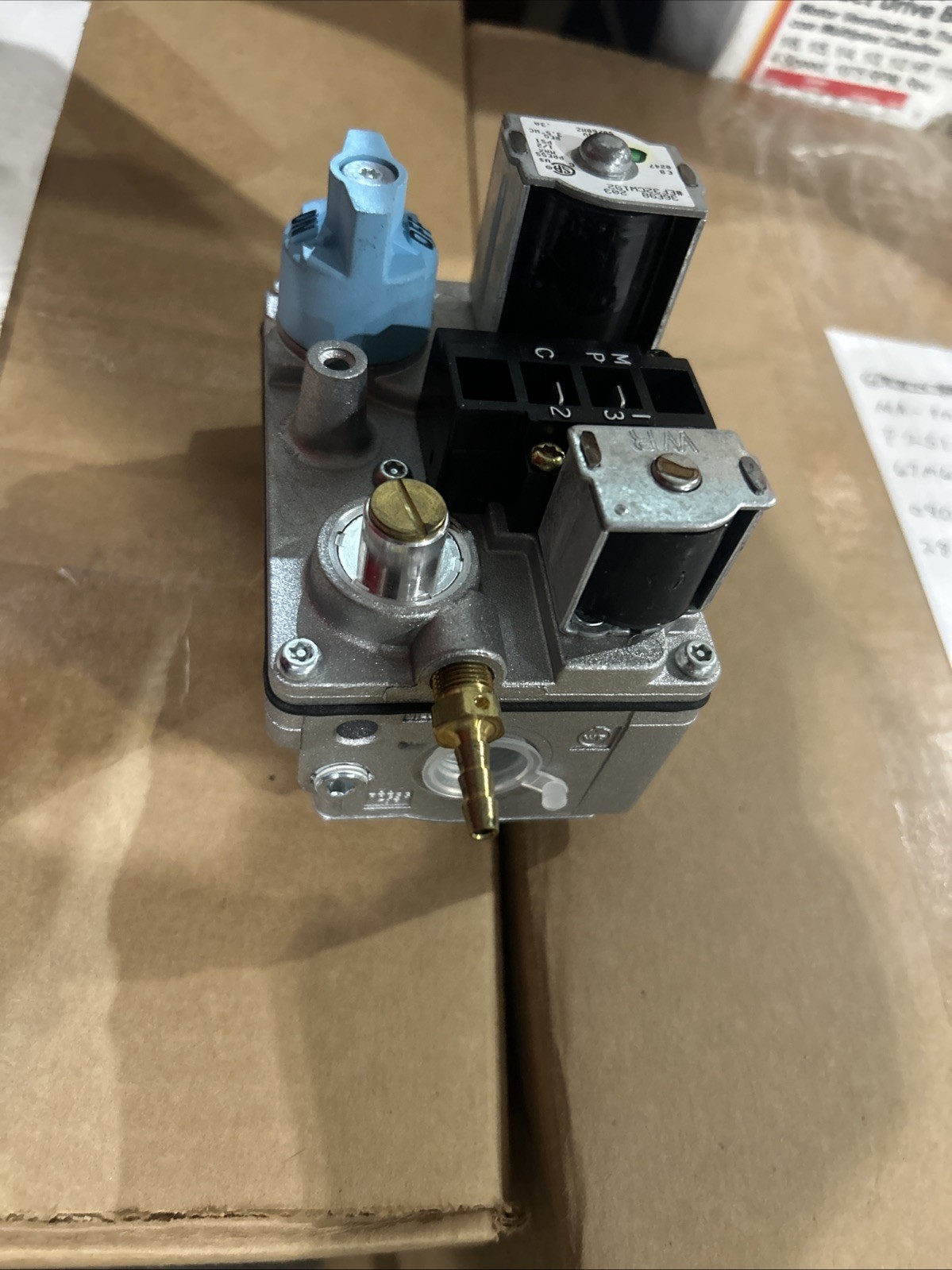 New Carrier EF32CW192 OEM Gas Valve – Redundant 1-Stage 24V EF-32CW-192