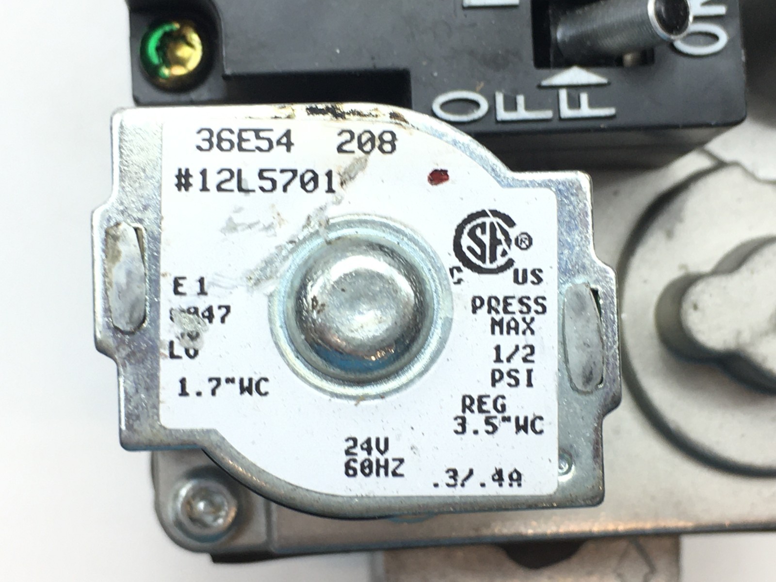 White-Rodgers 36E54 208 Furnace Gas Valve Lennox 12L5701 in/out 1/2″ used #G270A
