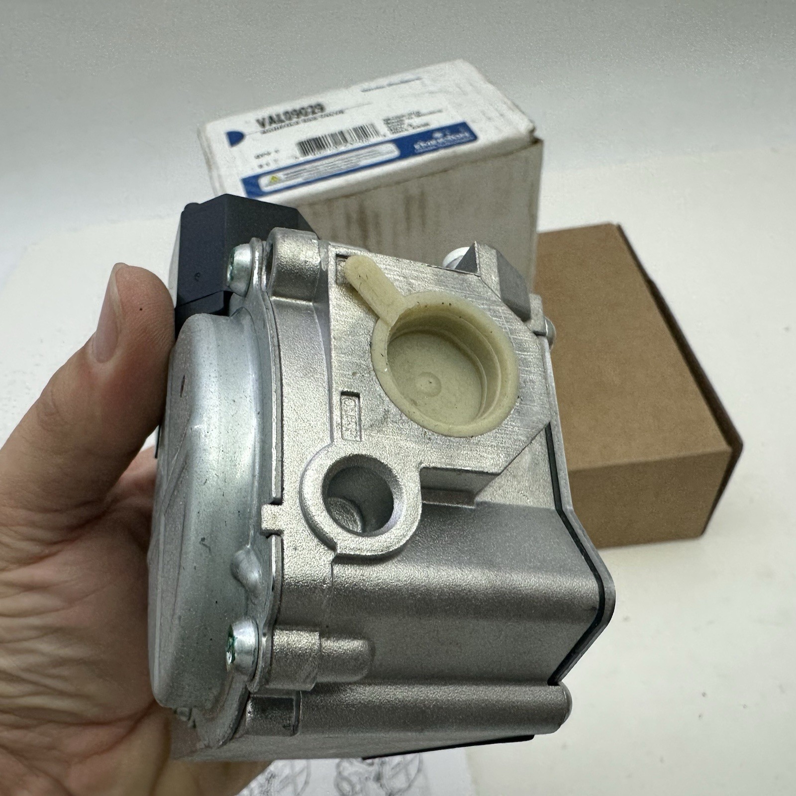 Trane American Standard VAL09029 Gas Valve Slow Opening 1/2-14 NPT 24V J-Type
