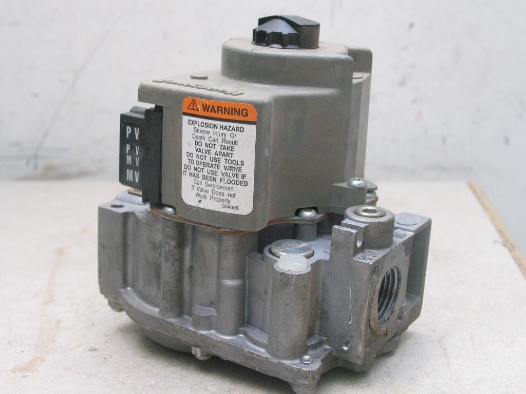 Honeywell 24V Furnace Gas Valve VR8204M1075 VR8204M 1075