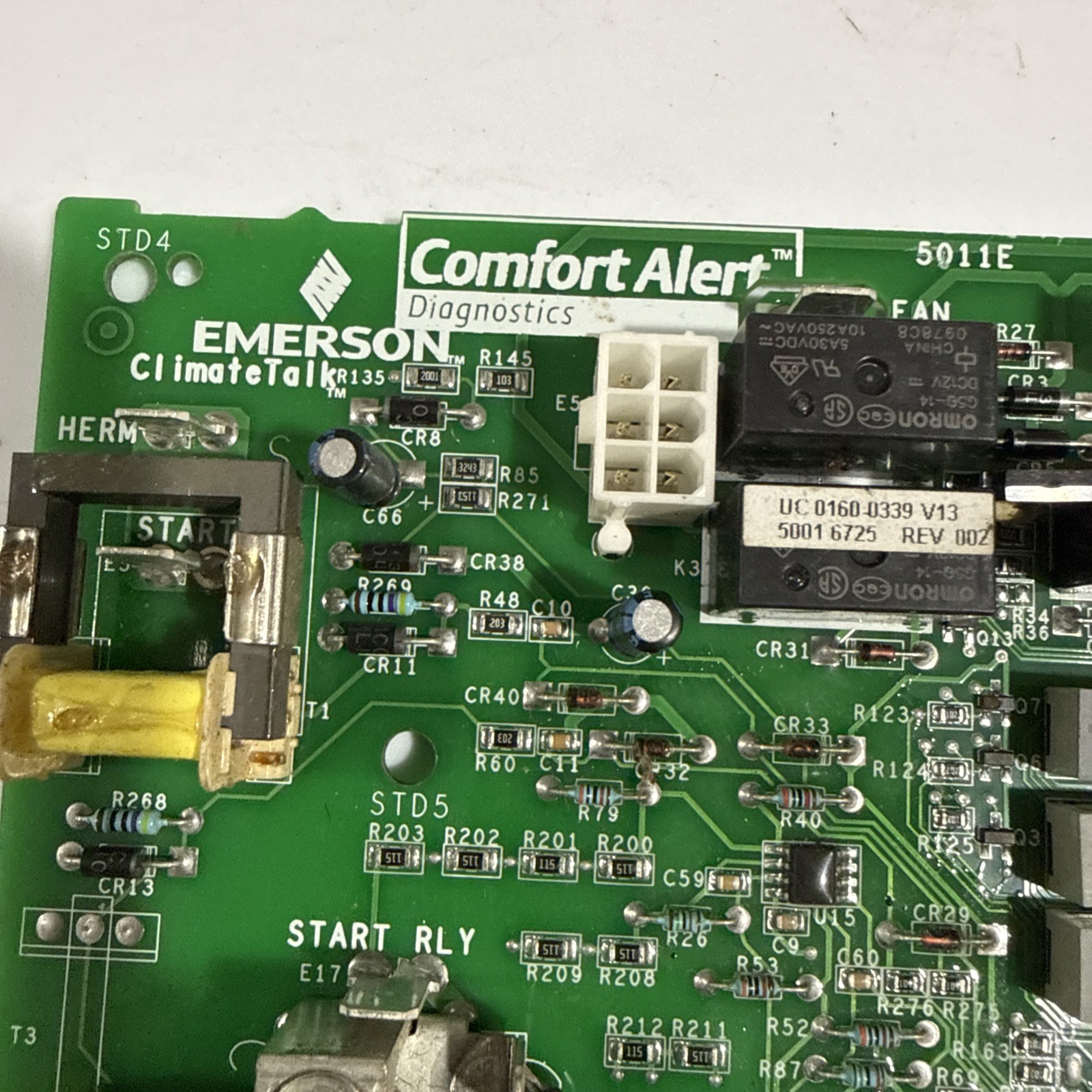 Used OEM control board PCBHR105S Emerson Goodman Amana Comfort Alert
