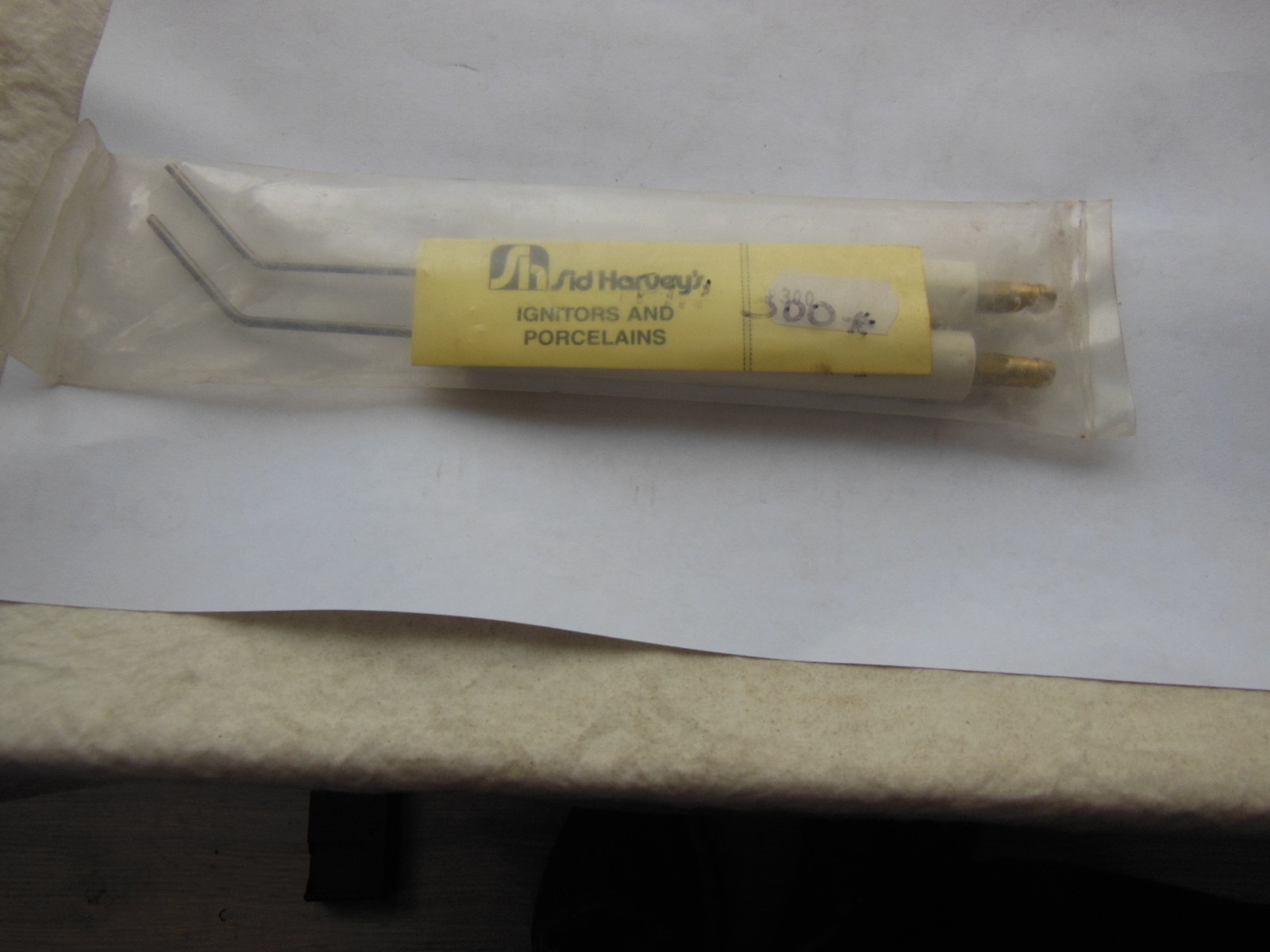 Genuine Heater Parts pair of SID HARVEY #300 IGNITOR,MALE,9/16″D,LB,3/16″D