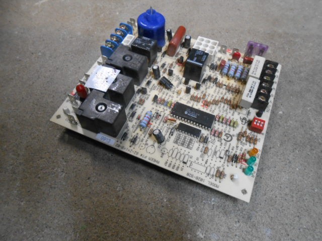 Rheem Ruud Furnace Spark Ignition Control 1028-928 62-24140-02 1028-83-928A