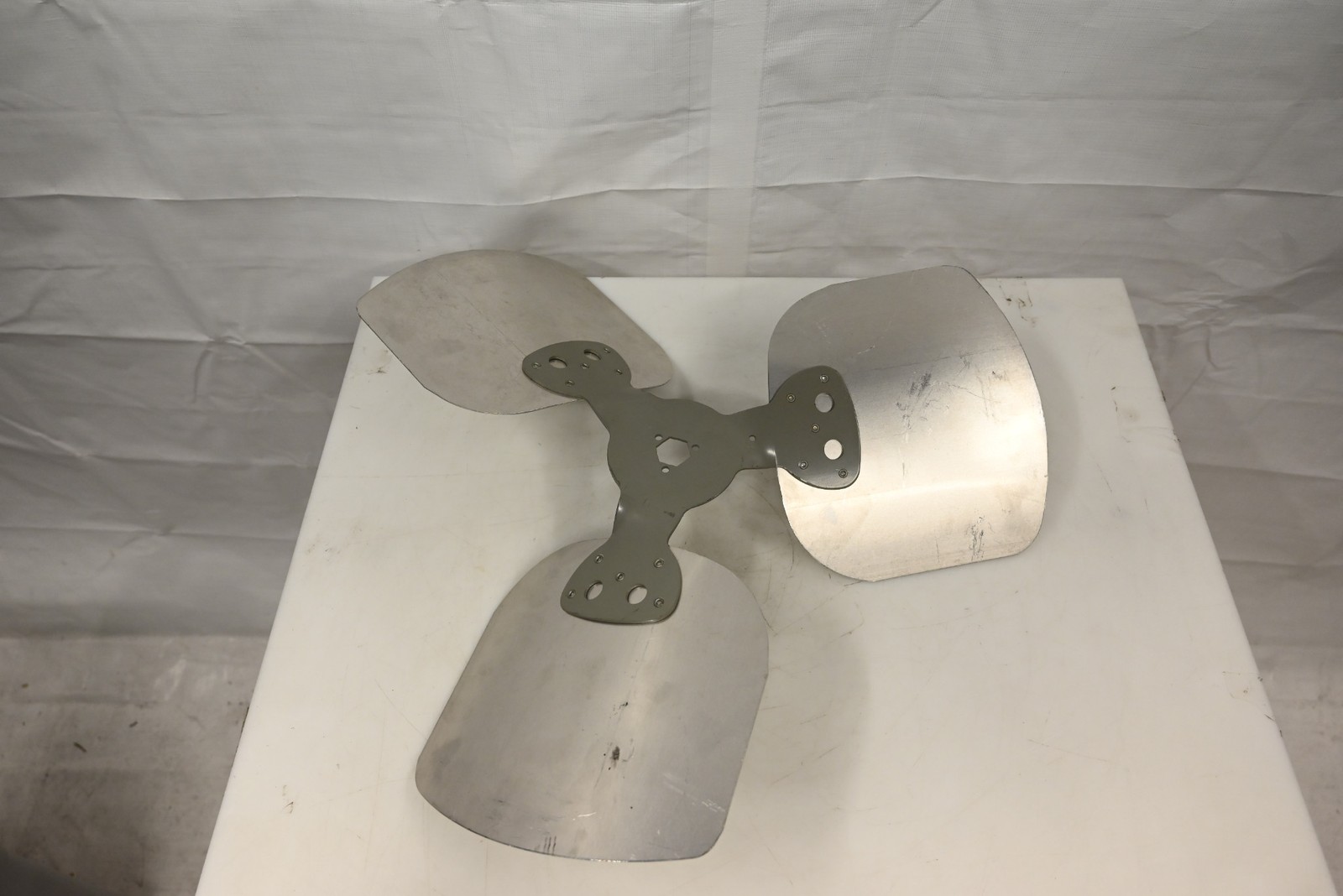 Lau 3 Blade Heavy Duty Condenser Propeller Cw Rotation 27° Pitch 24″ Diameter