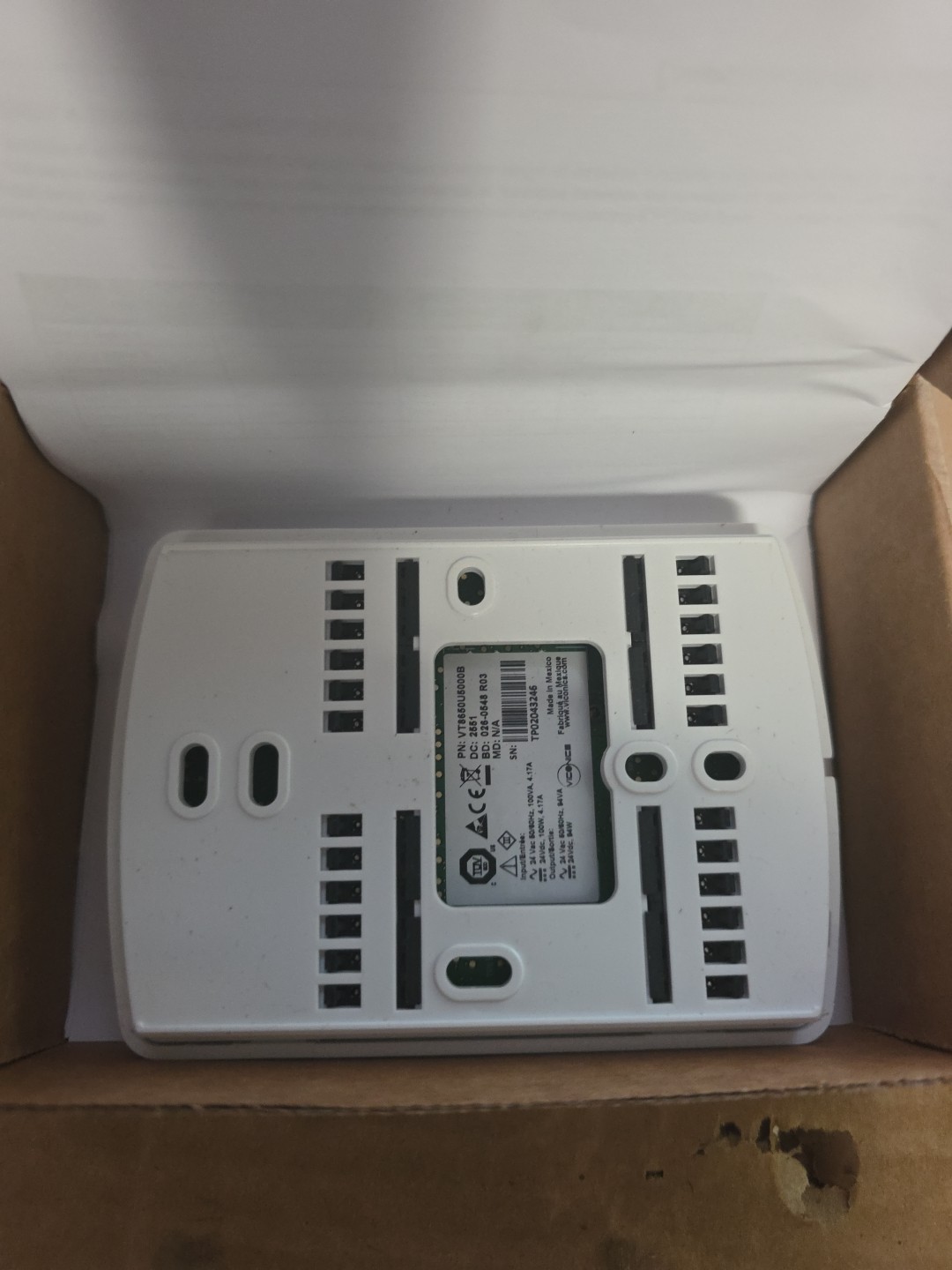 NEW Viconics VT8650U5000B STAGED BACNET THERMOSTAT W/HUMIDITY