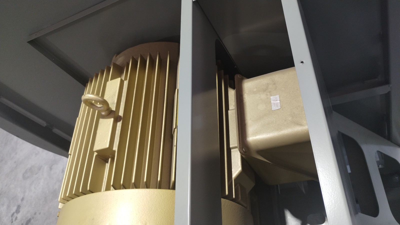 LARGE COMERICAL FUME EXTRATOR AIR HANDLER 30HP 35,500 CFM Direct Drive 230/460
