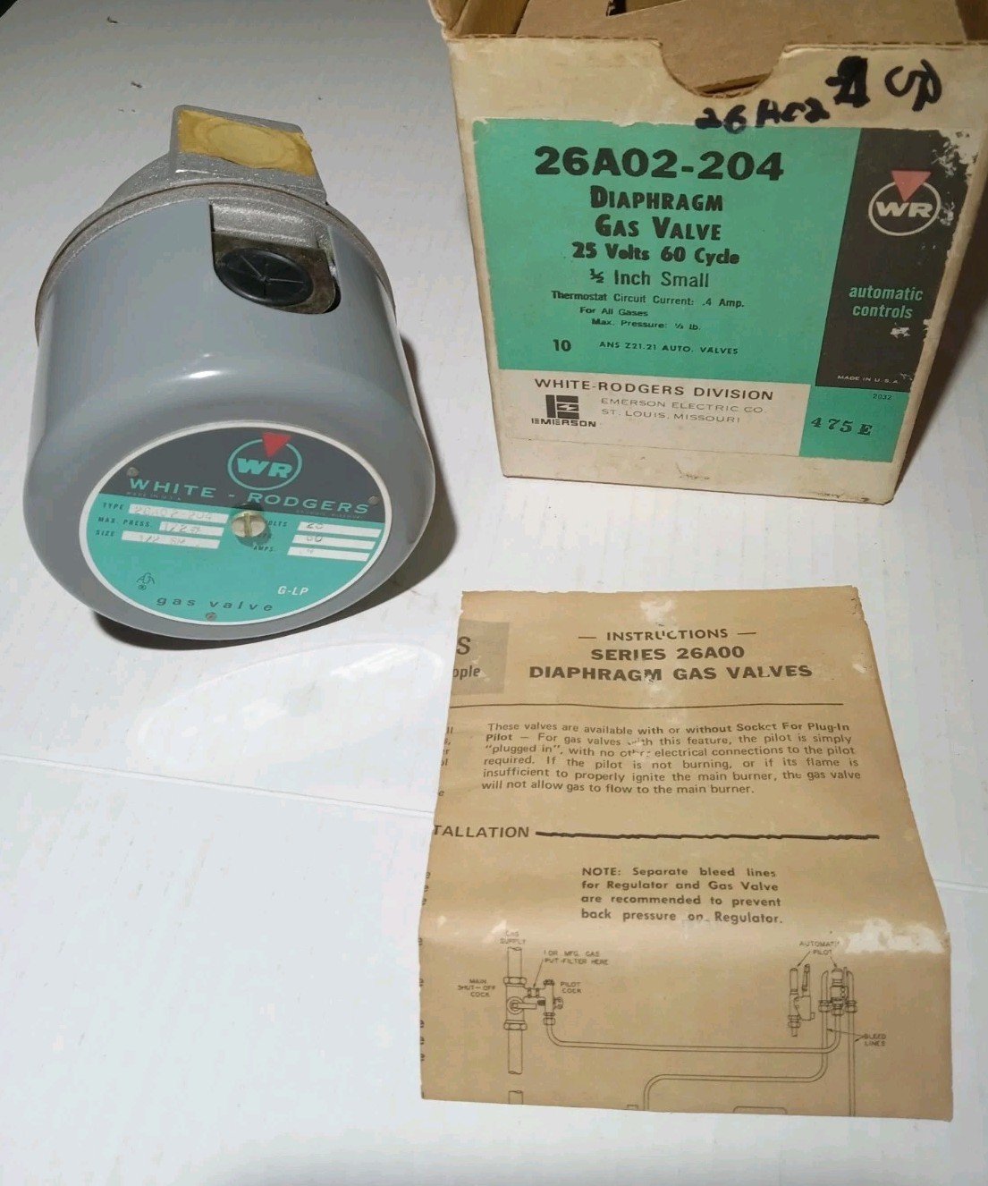 White-Rodgers 26A02-206 Diaphragm Gas Valve 25V 60 Cycle NOS