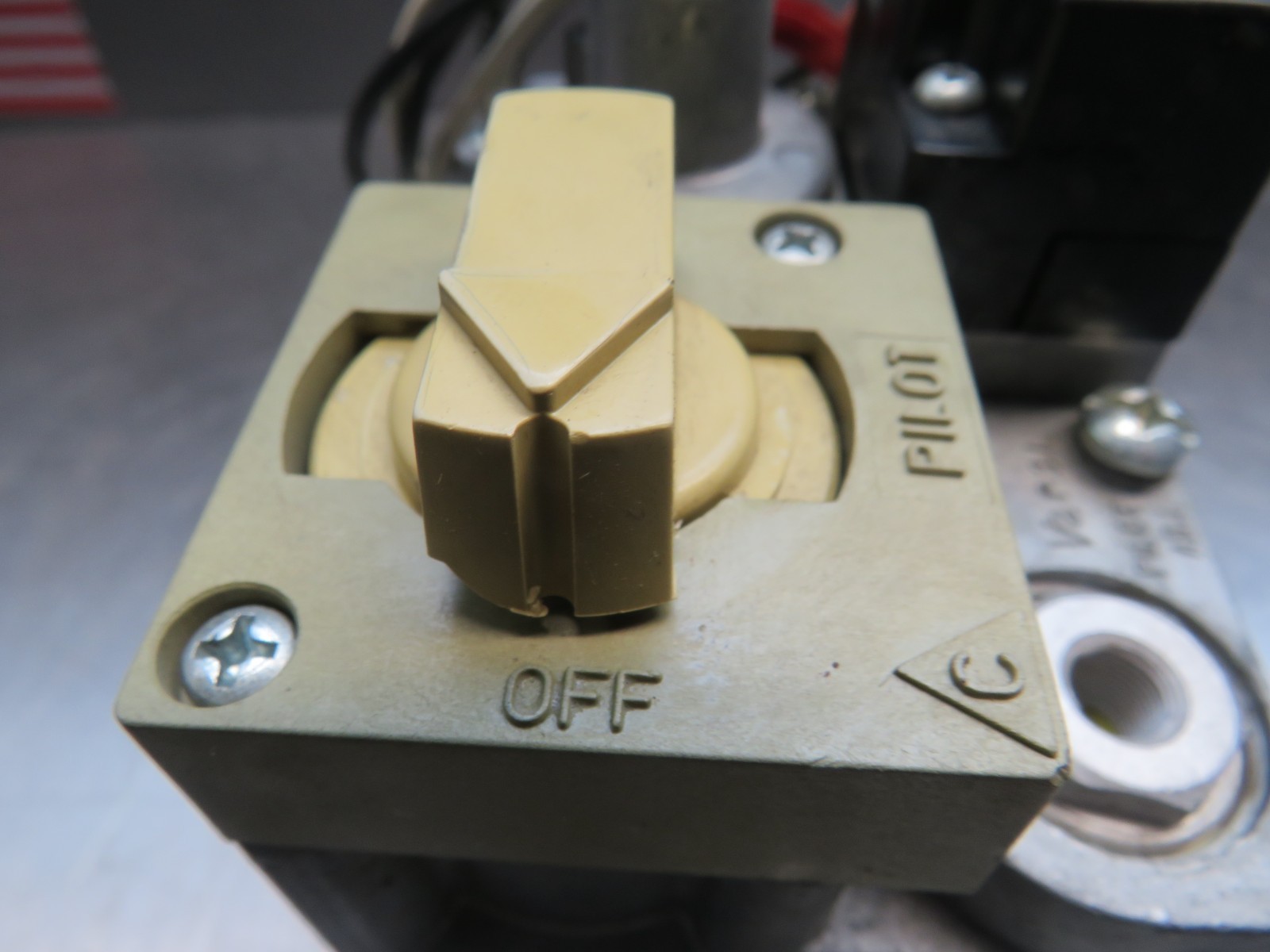 Honeywell V400A-1046 Natural Gas Valve