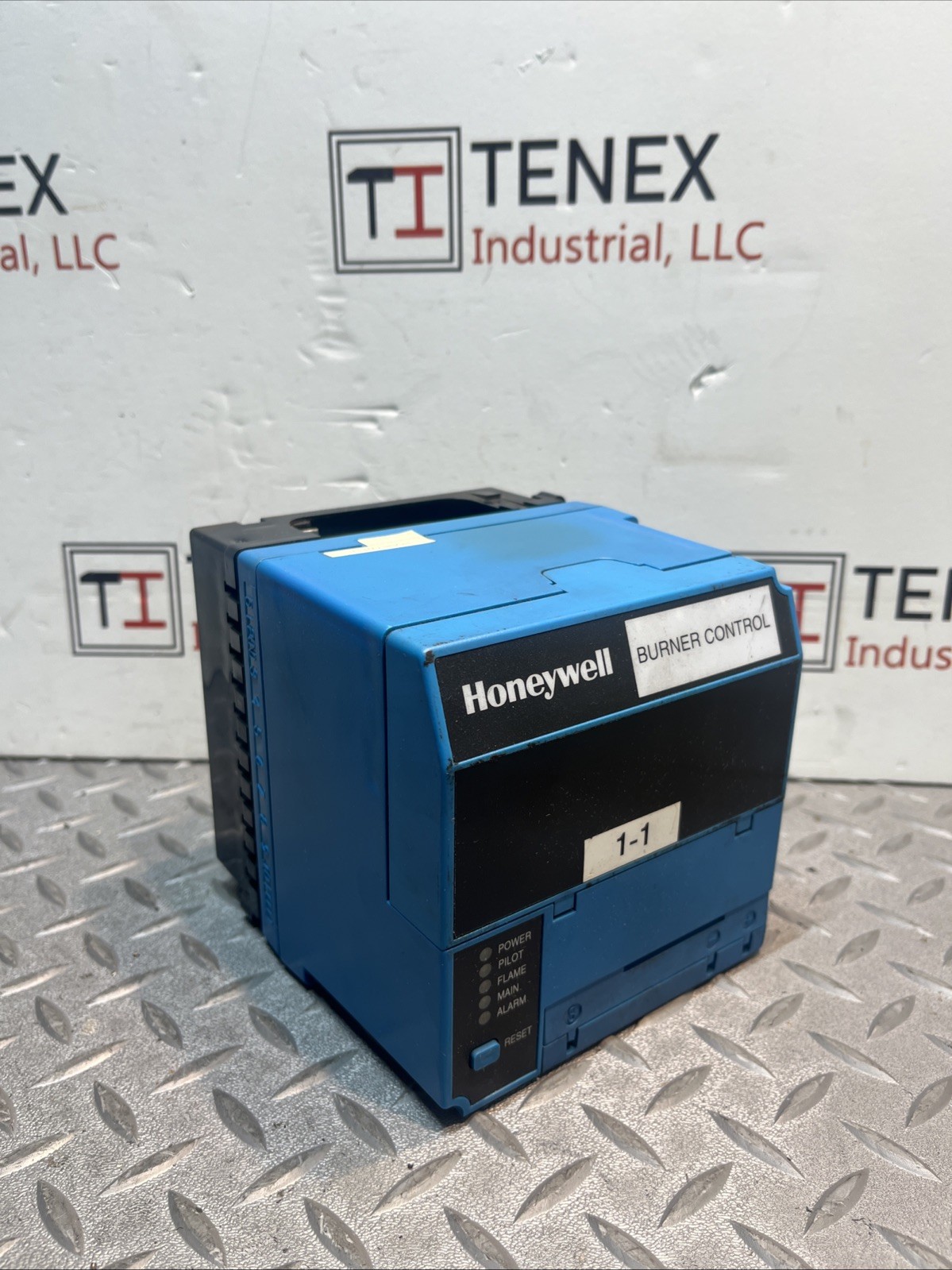Honeywell Burner Control Ultraviolet Flame Amplifier RM7895 A 1014 C-10