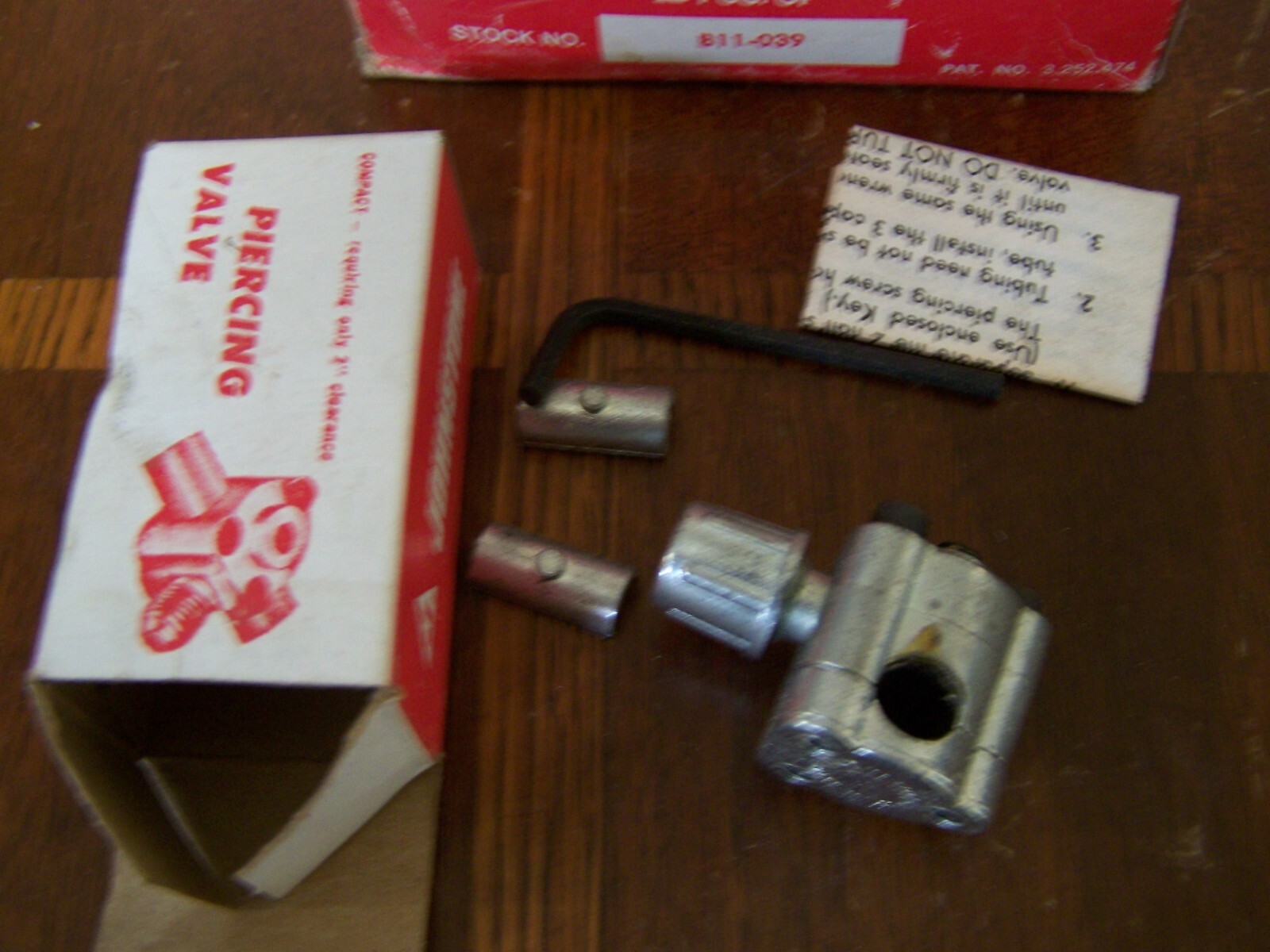 Johnstone Valve. Universal for 1/4 5/16 3/8 tubing. B11-039 Compact. NOS