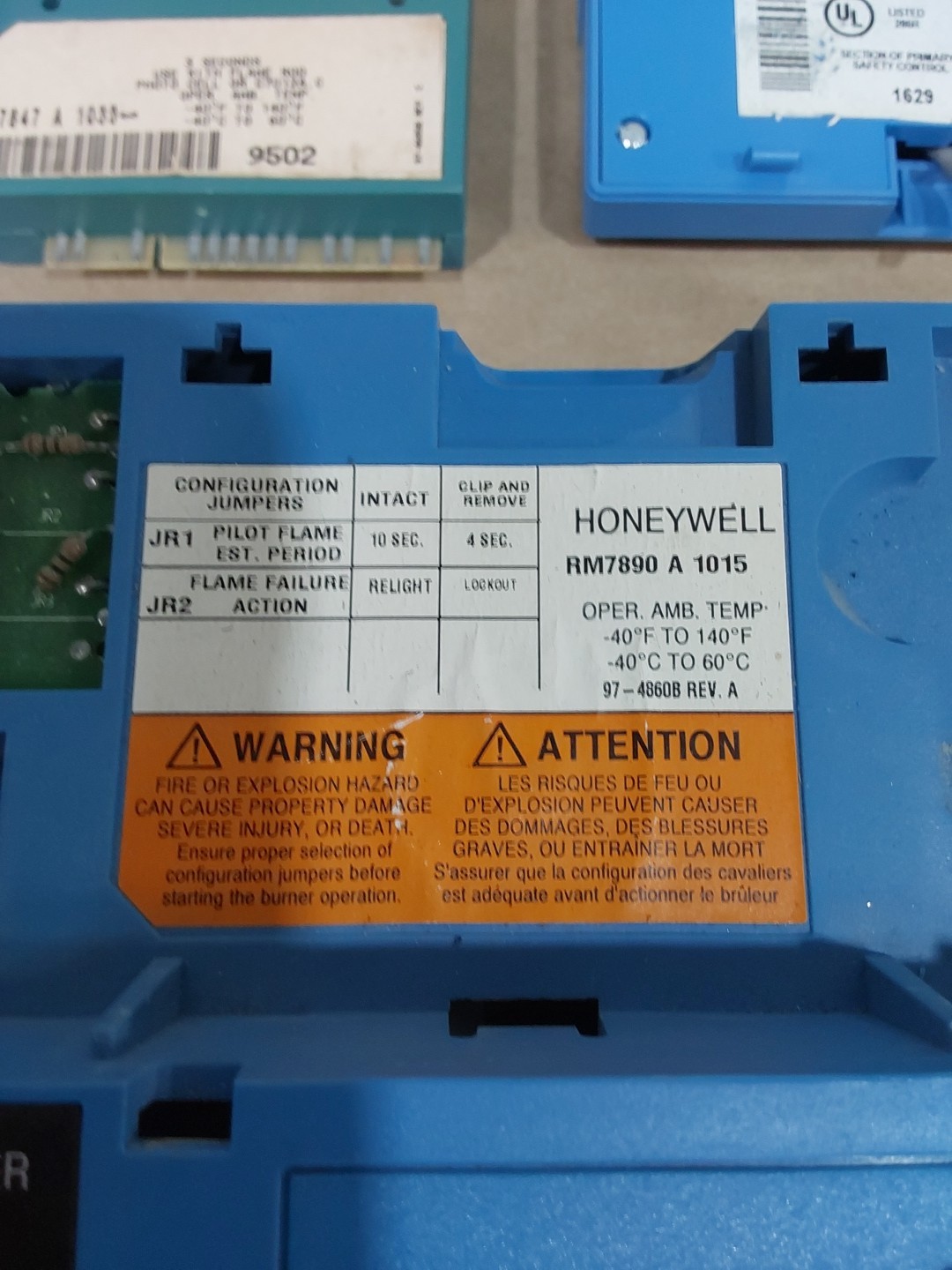 HONEYWELL BURNER CONTROL RM7890 A 1015 W/ KEYBOARD DISPLAY & FLAME AMPLIFIER