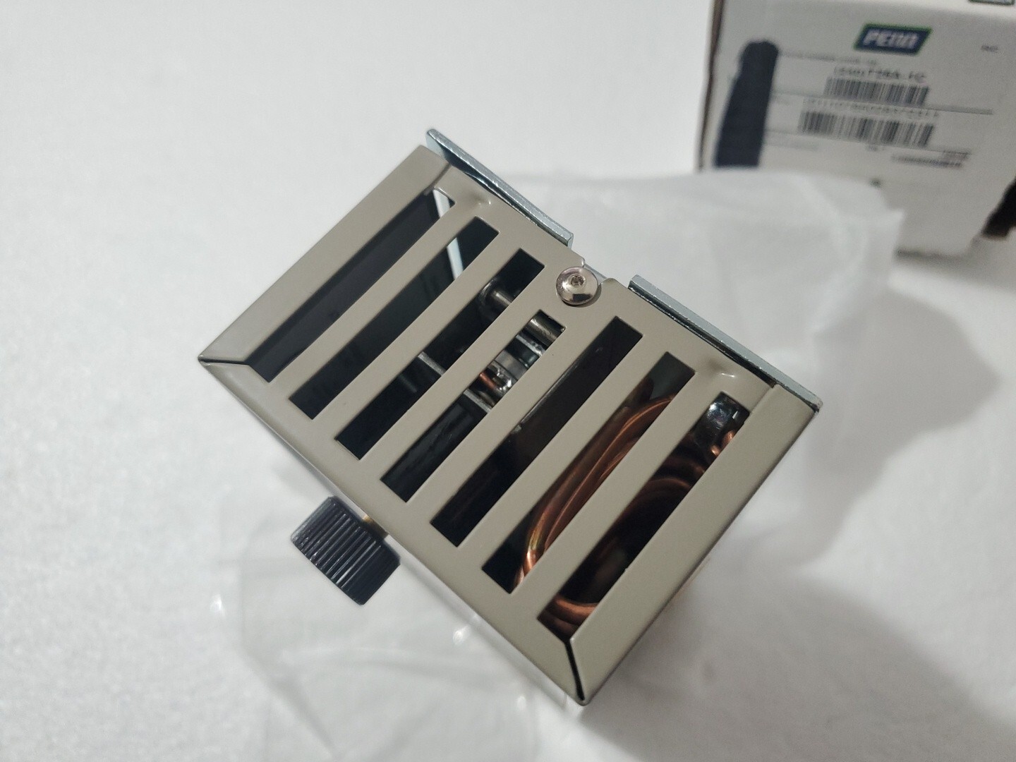 Johnson Controls/PENN T25A-1C Two Stage Room Thermostat NEW IN BOX – USA SELLER