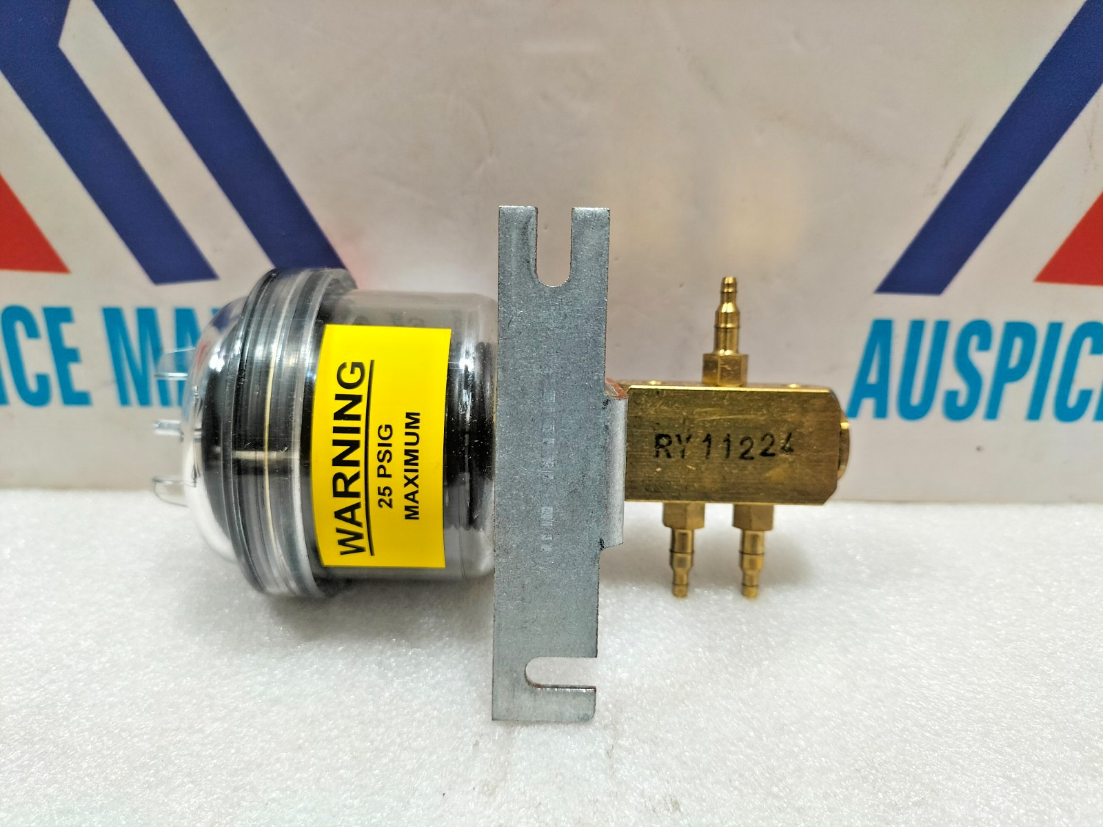 Johnson Controls V-6135-1 Air Switching Valve 2 To 4 Psi 3 Way
