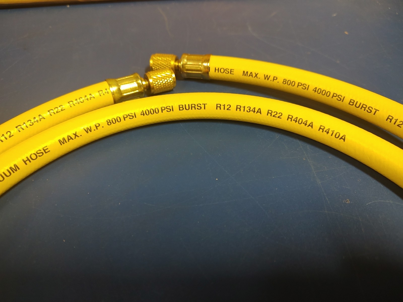 R-410A 4000PSI BURST 800PSI MAX YELLOW CHARGING HOSE 72″ Long
