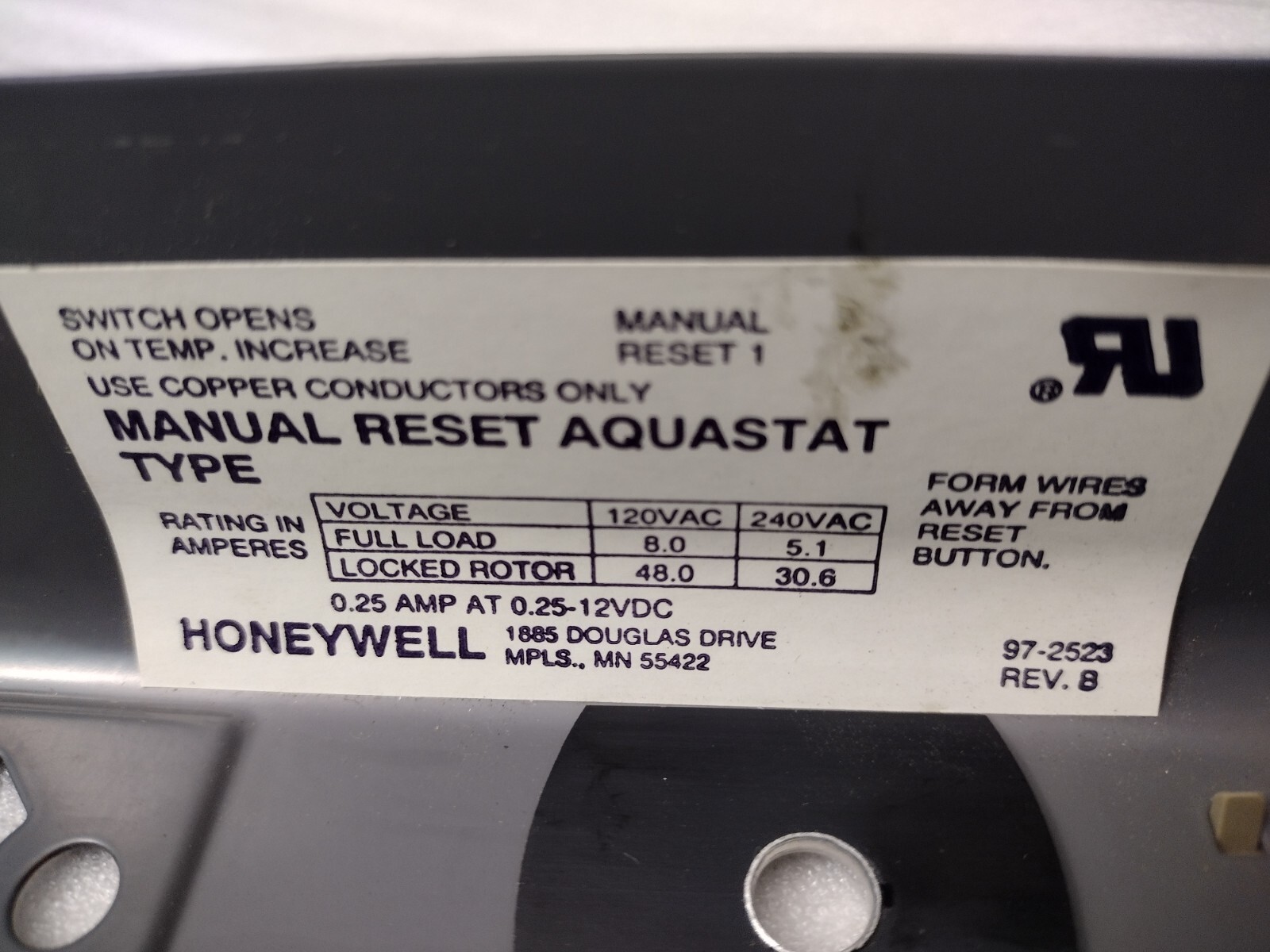 4006E1026 Honeywell Aquastat Controller 130-270F TEMP RANGE, 3/4 IN. NPT, 3″