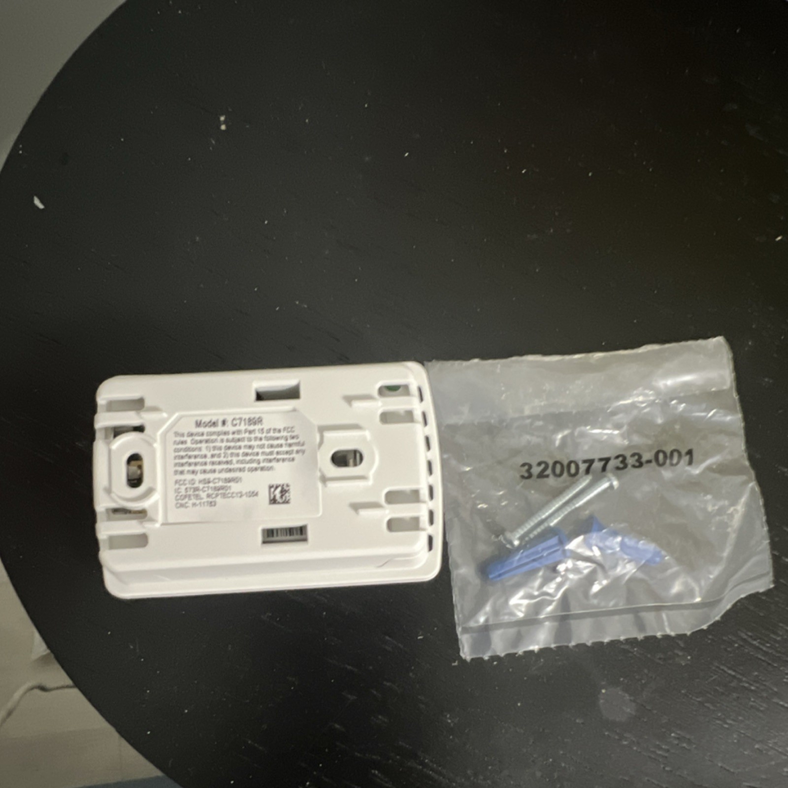 Honeywell Wireless Indoor Remote Sensor C7189R1004 with Mounting Kit