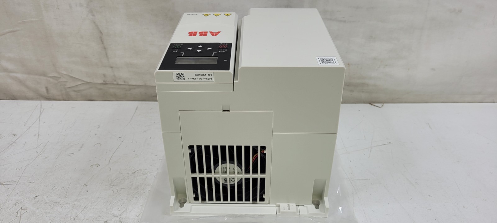 ABB ACS180-04S-25A0-2 AC Drive 7.5HP 240V 3-Phase Wall Mount IP20 NEW