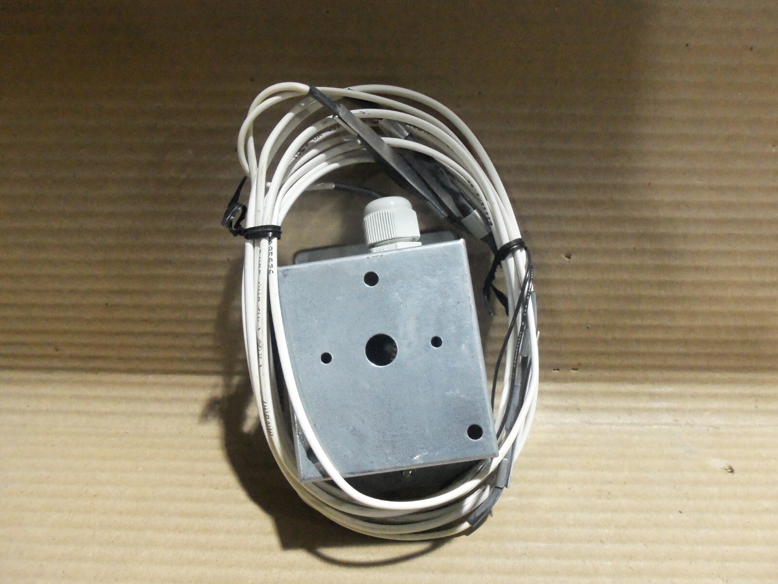 New Honeywell C7041J 1009 12ft Duct Averaging Sensor -40F-250F 20k OHM NTC AK