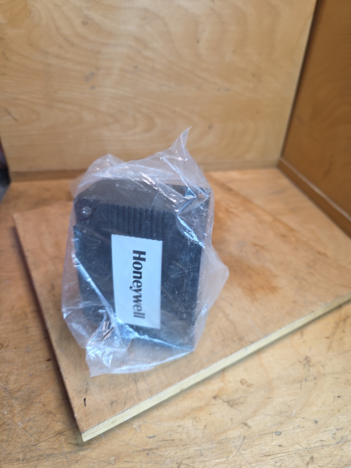 Honeywell HTE200B20E2 temp sensor Duct 12 in, thermister