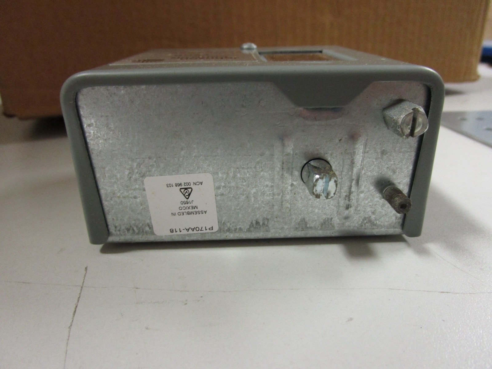 JOHNSON CONTROLS PRESSURE FAN CYCLING CONTROL #P170AA-118D – NEW IN BOX
