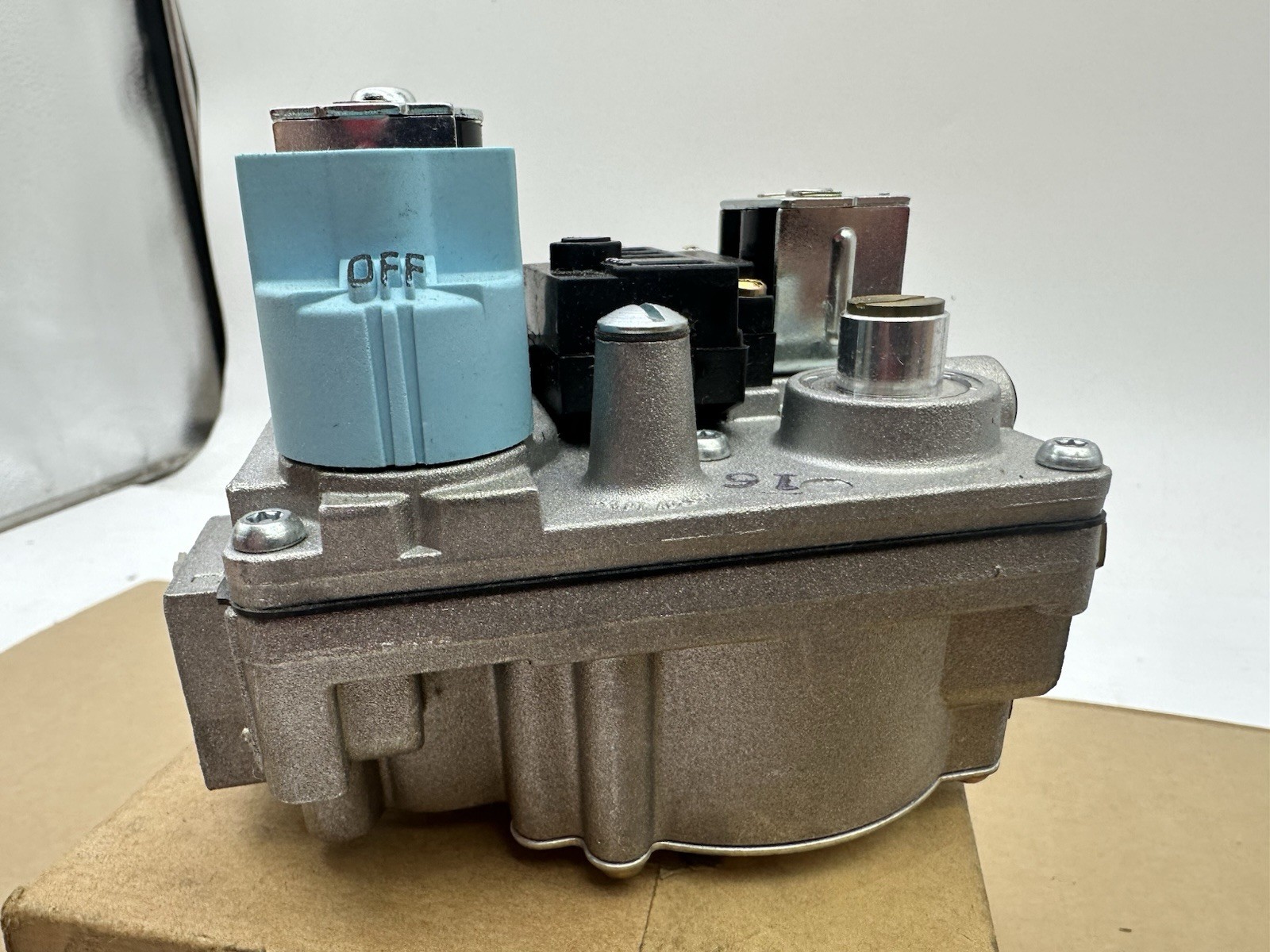 White Rodgers 36E93 304 Manifold Gas Valve New Old Stock In Box
