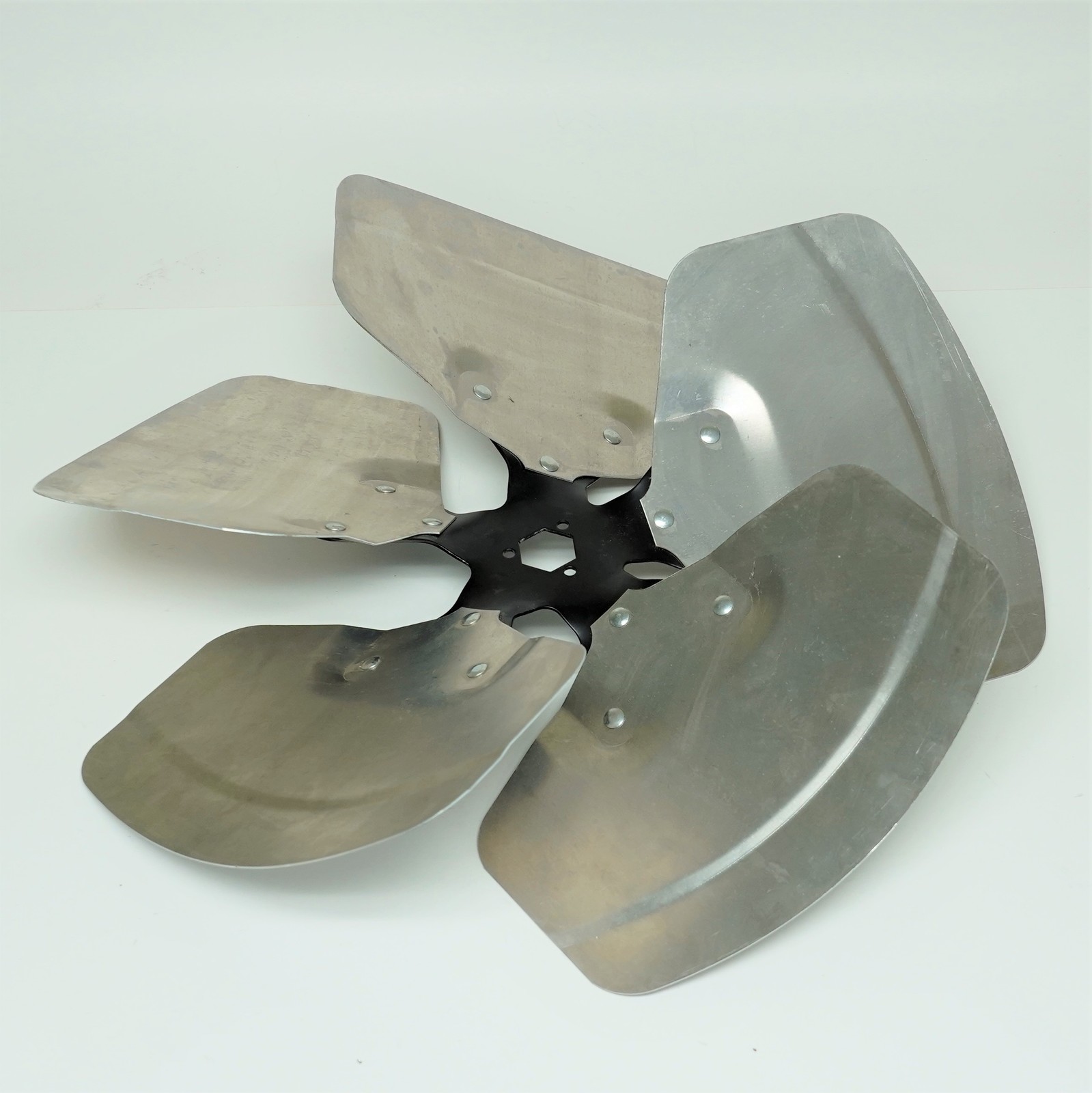 Lau 60560501 18″ Fan Blade CW Rotation 27 Degree Pitch 5 Blades
