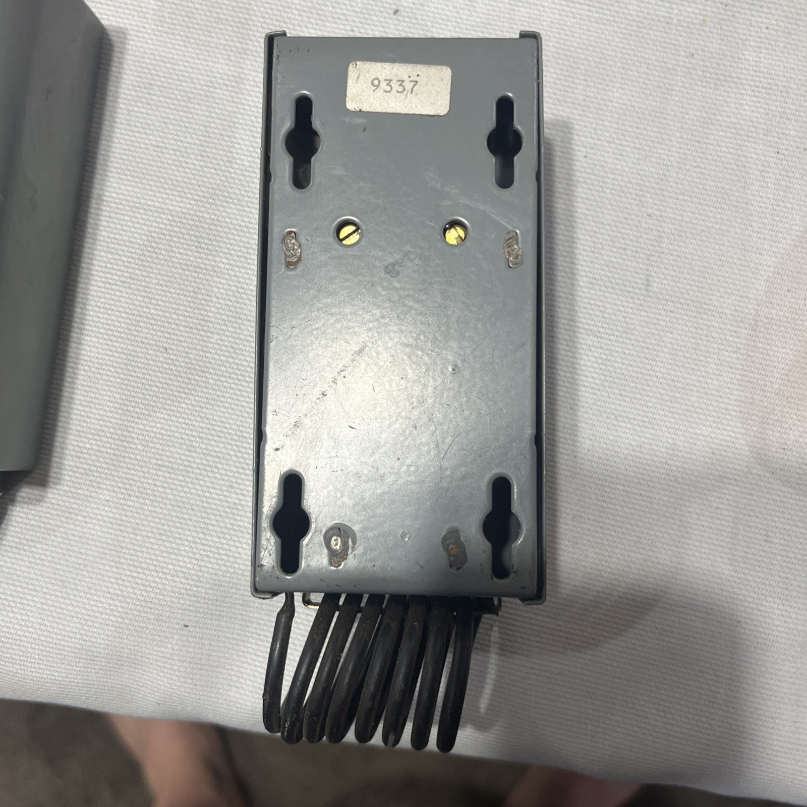 Dayton 2E206; line voltage mechanical thermostat. 24-600vac 30-110F